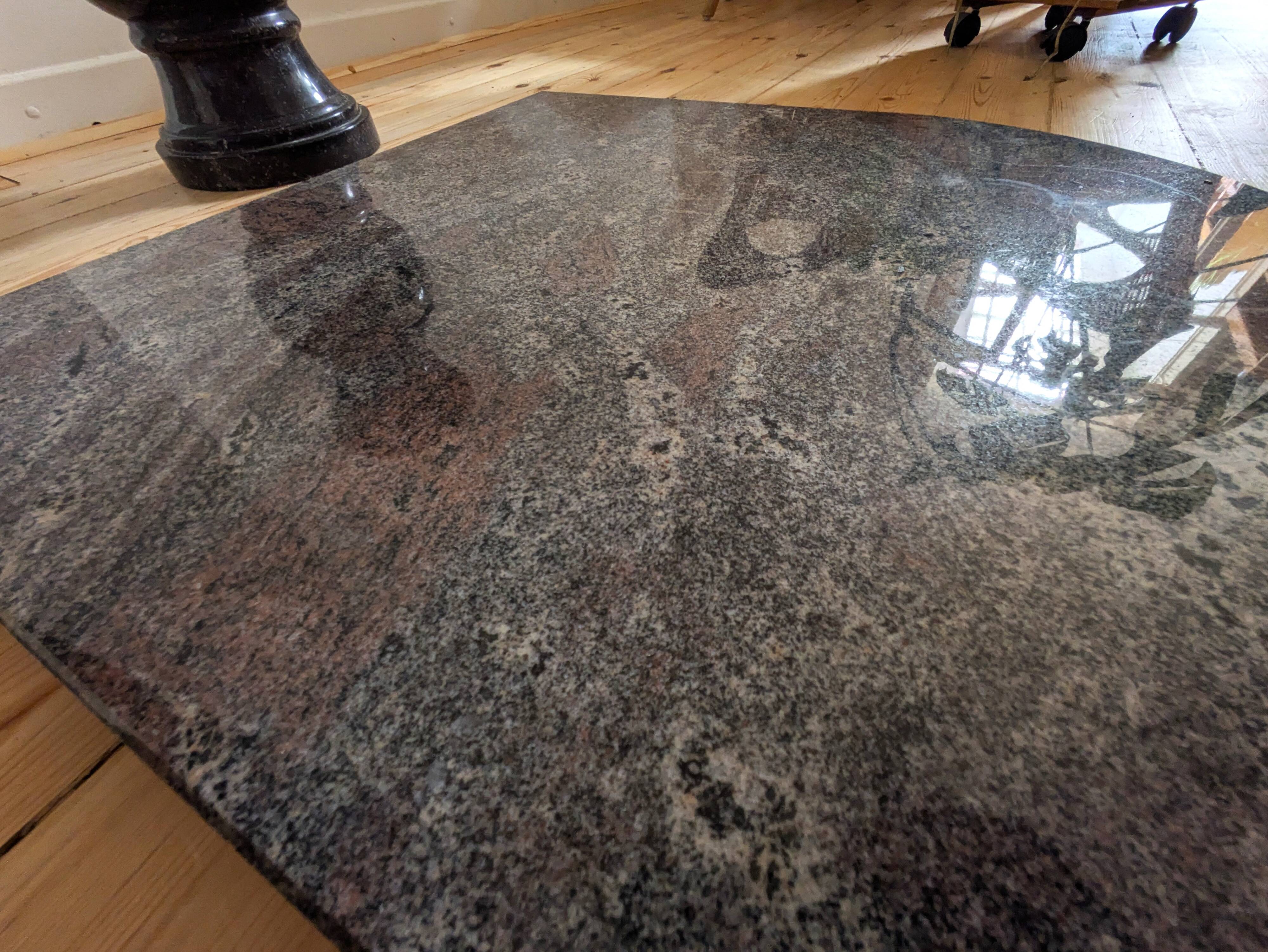 Table d'angle en granit