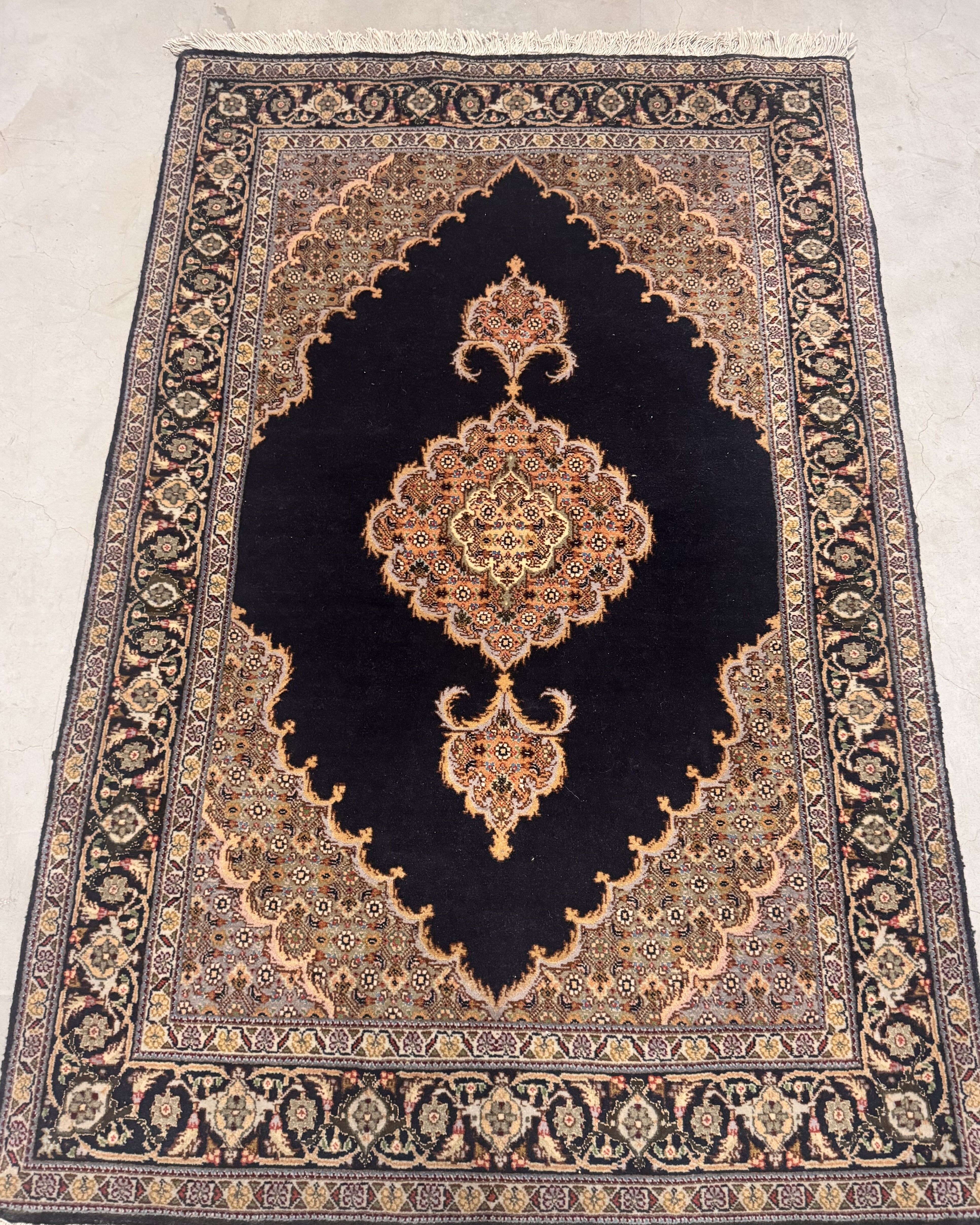 Tapis persan fait main Tabriz