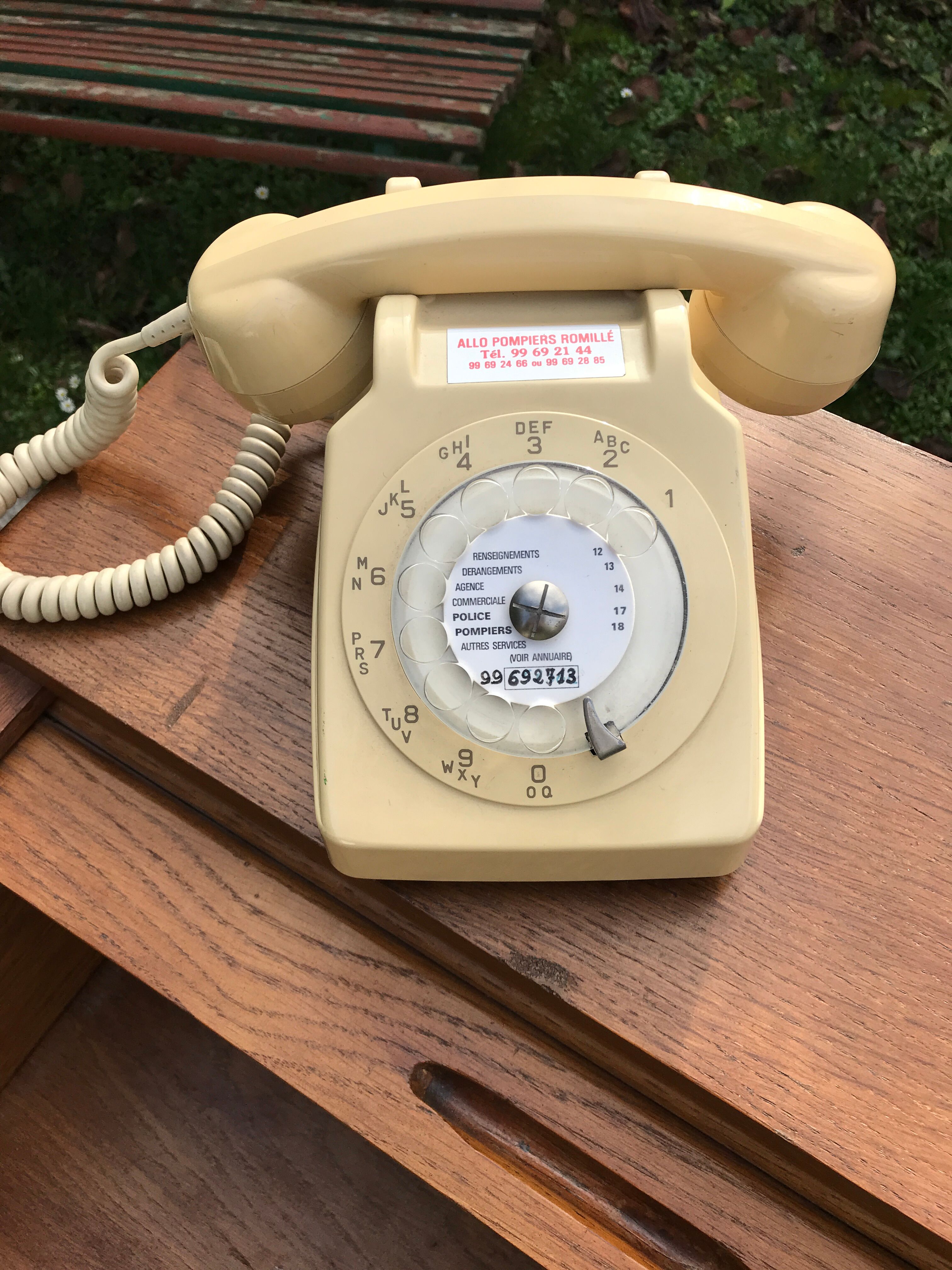 Retro dial phone