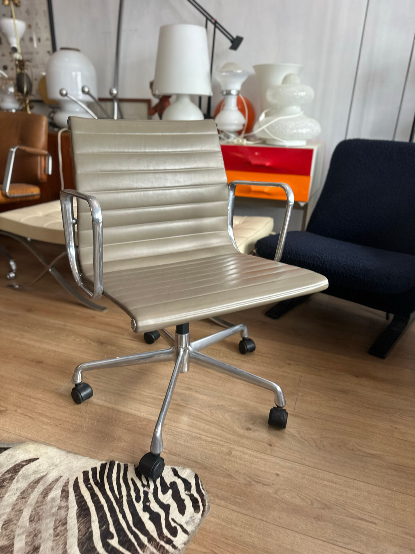 Eames Aluminium Chair office chair for Vitra