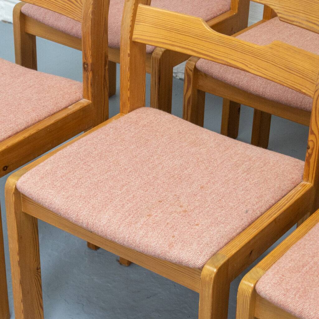 Ensemble de 8 chaises de salle à manger en acier de Korup des années 1960.