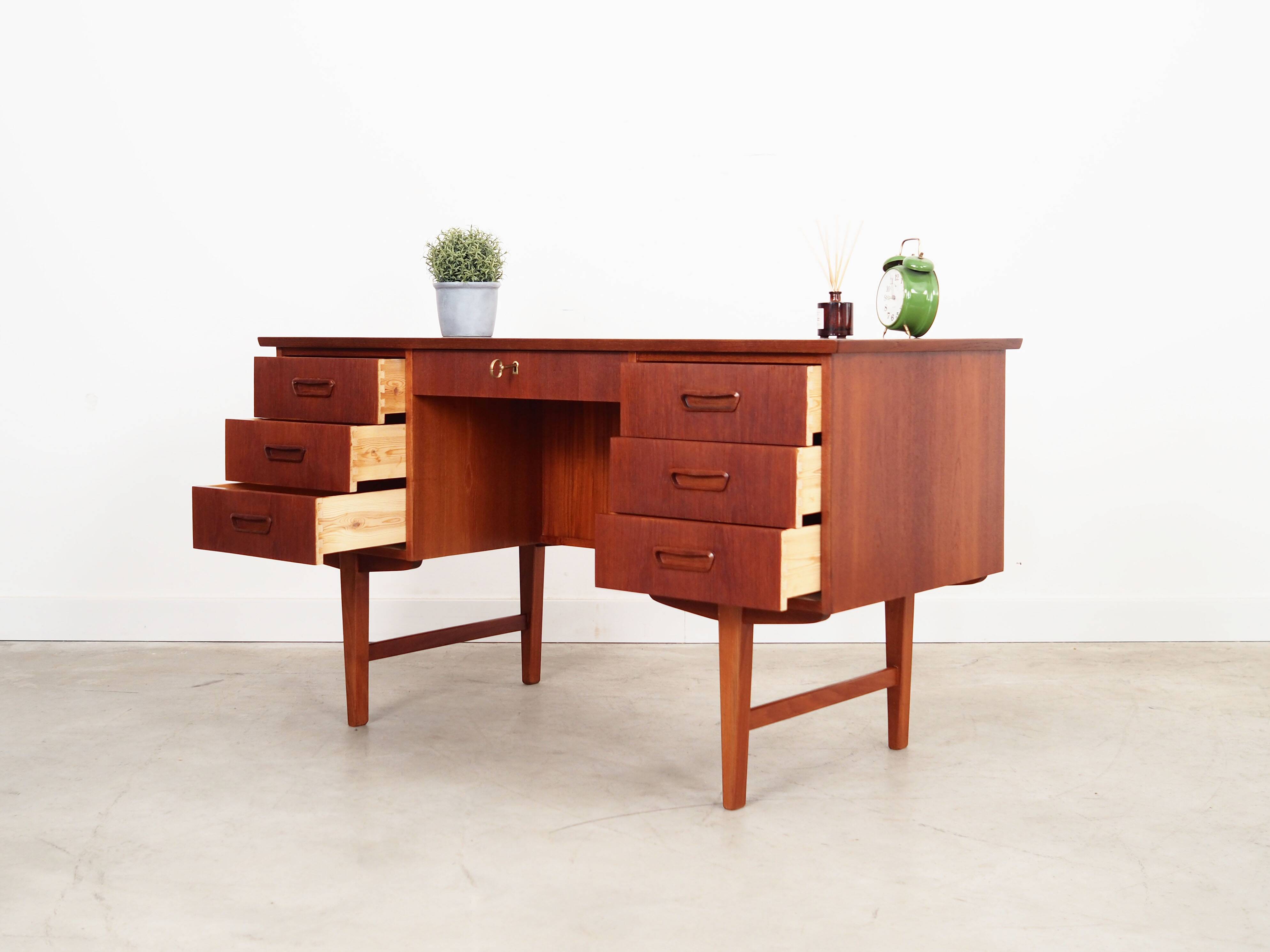 Bureau en teck, design danois, années 1970, production : Danemark