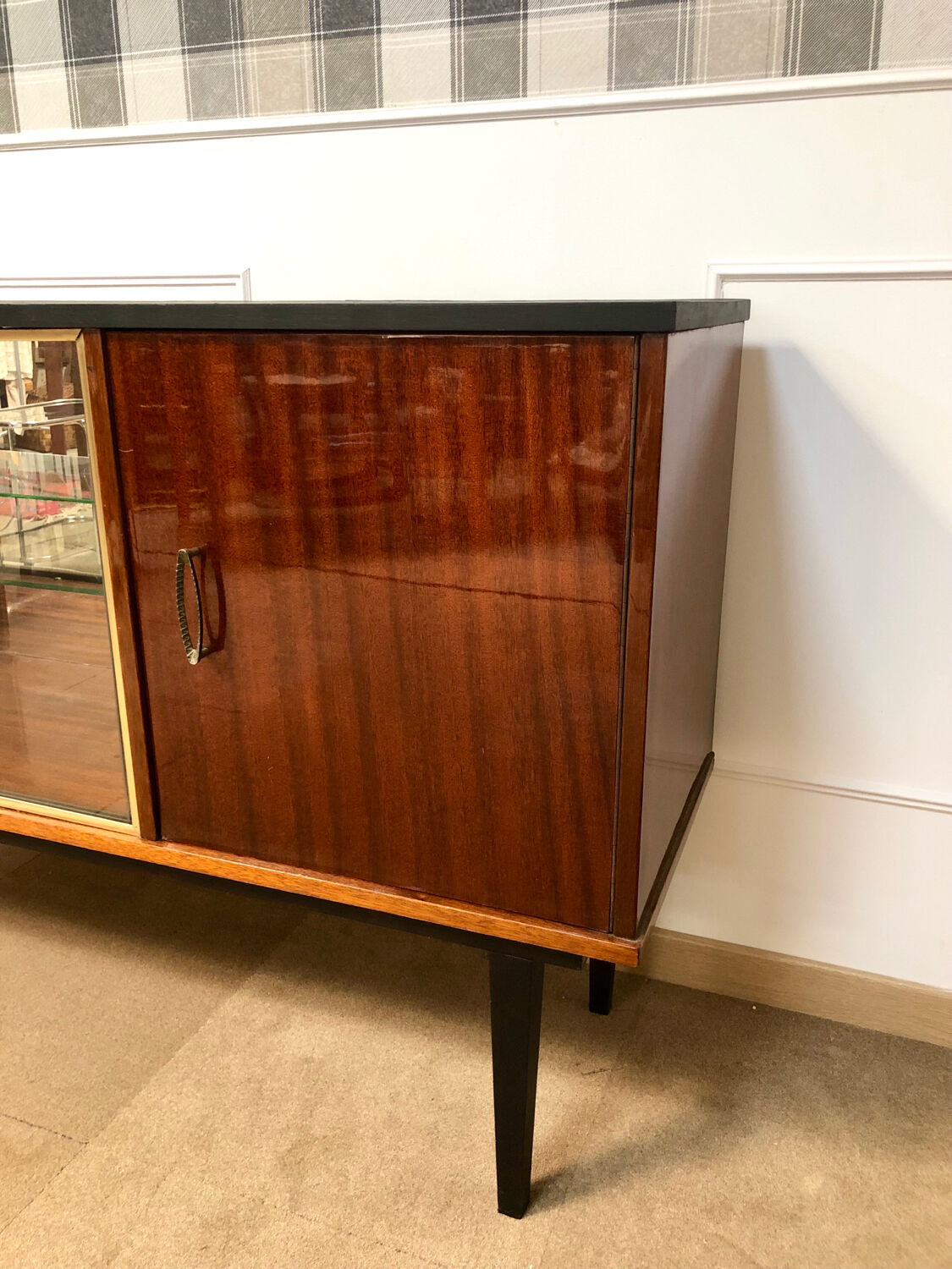 Vintage showcase row