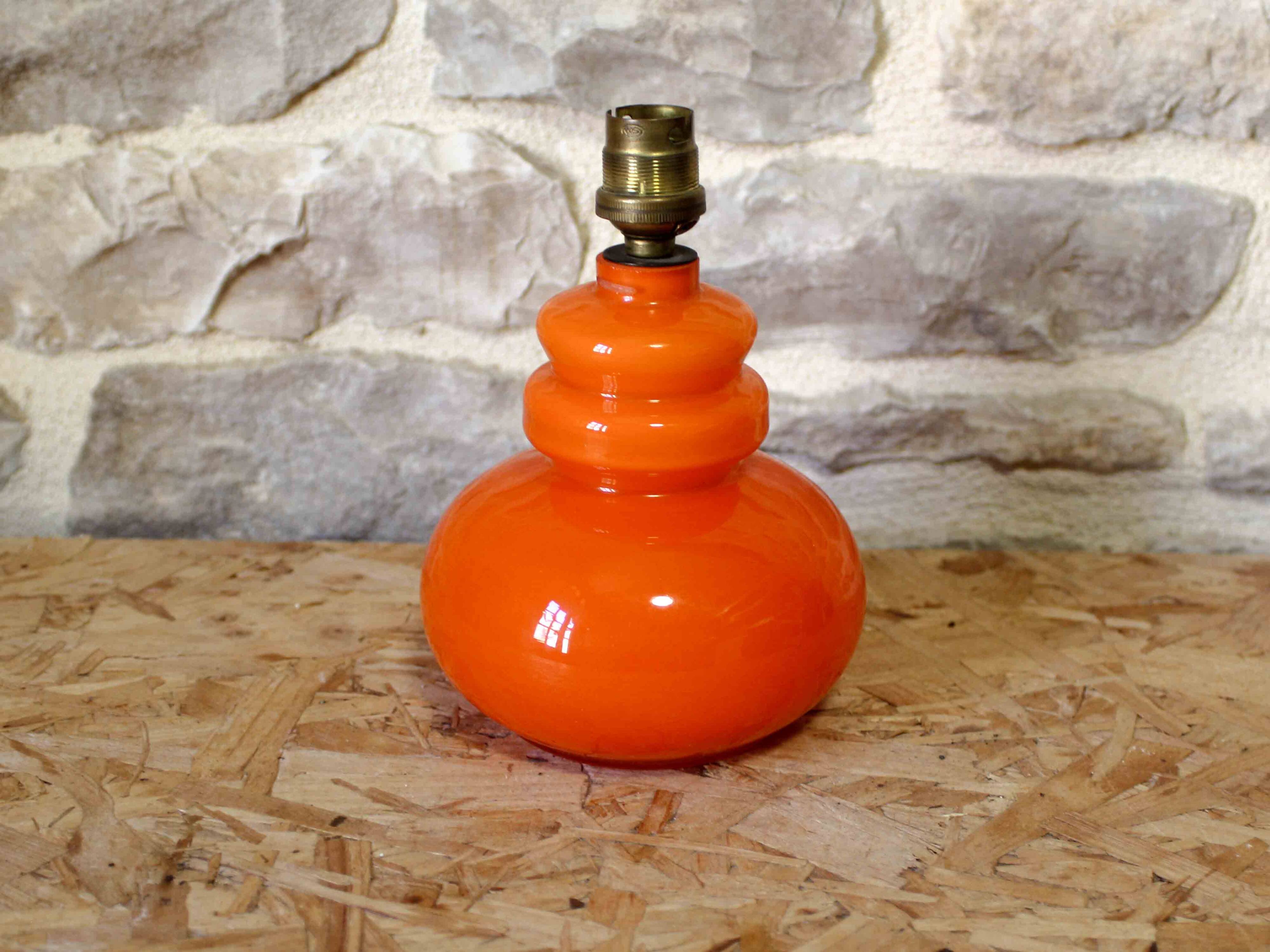 Pied de lampe en verre opalin orange