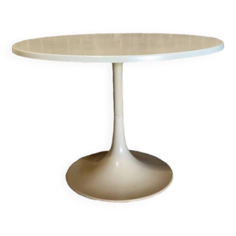 Tulip leg table