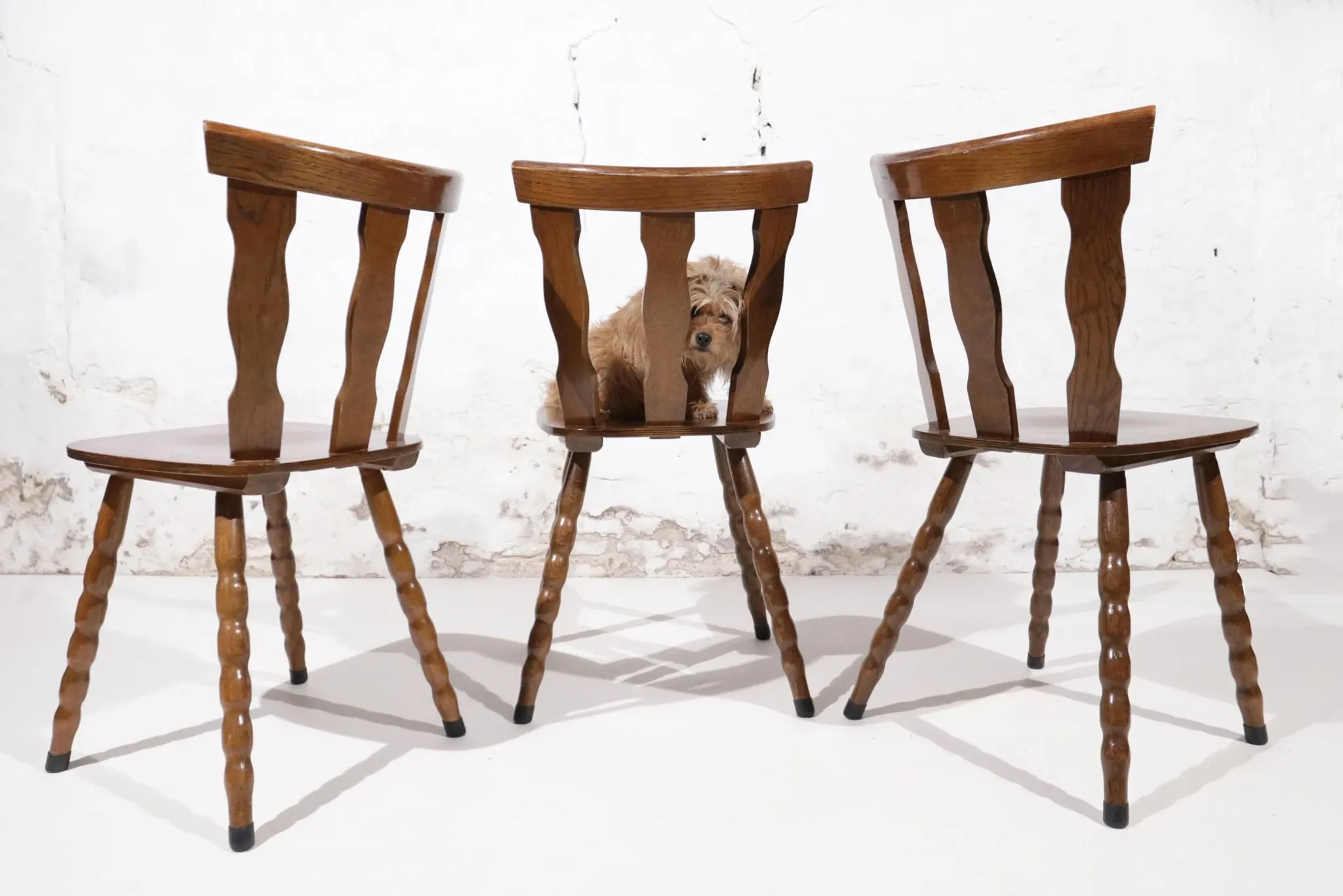Set of 3 brutalist chairs with arched cut-outs and turned legs
