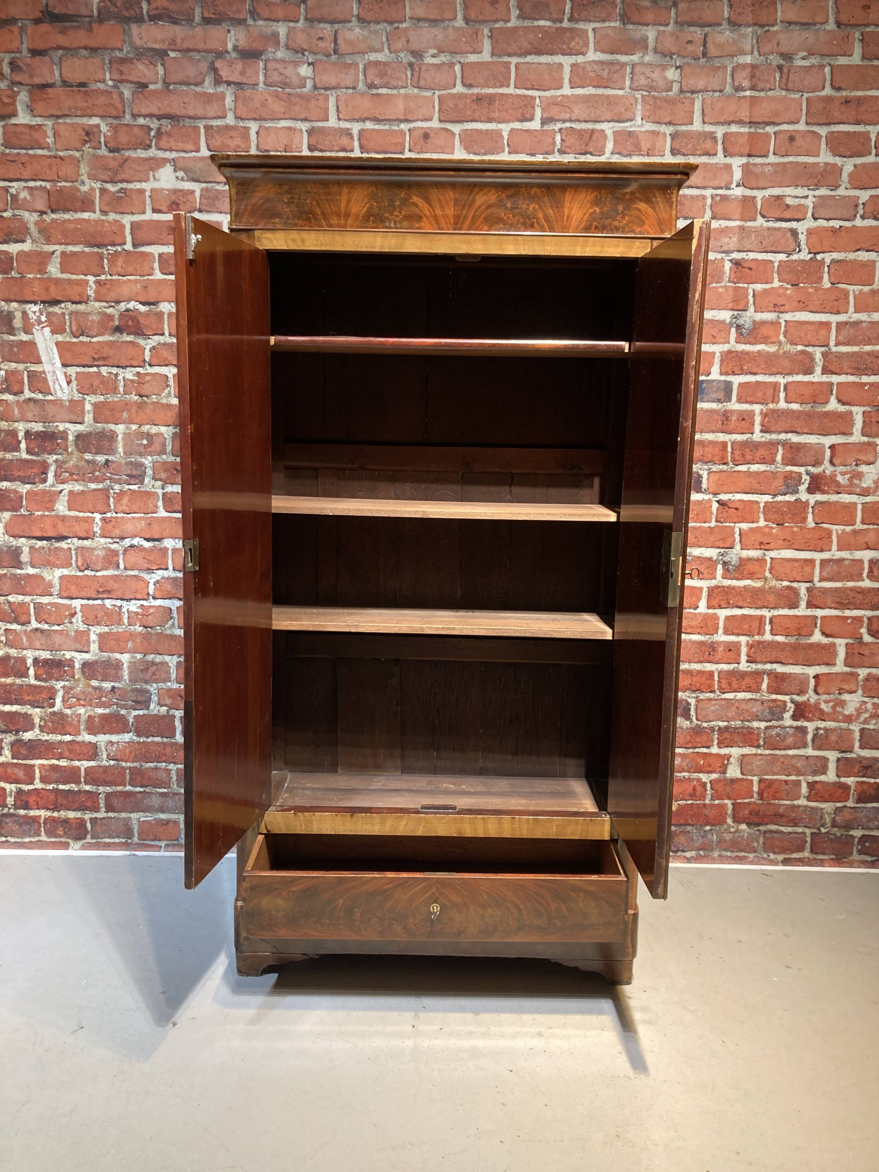 Mahogany wood cabinet