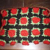 Housse de coussin crochet noir vert et rouge 35X50