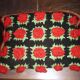 Housse de coussin crochet noir vert et rouge 35X50