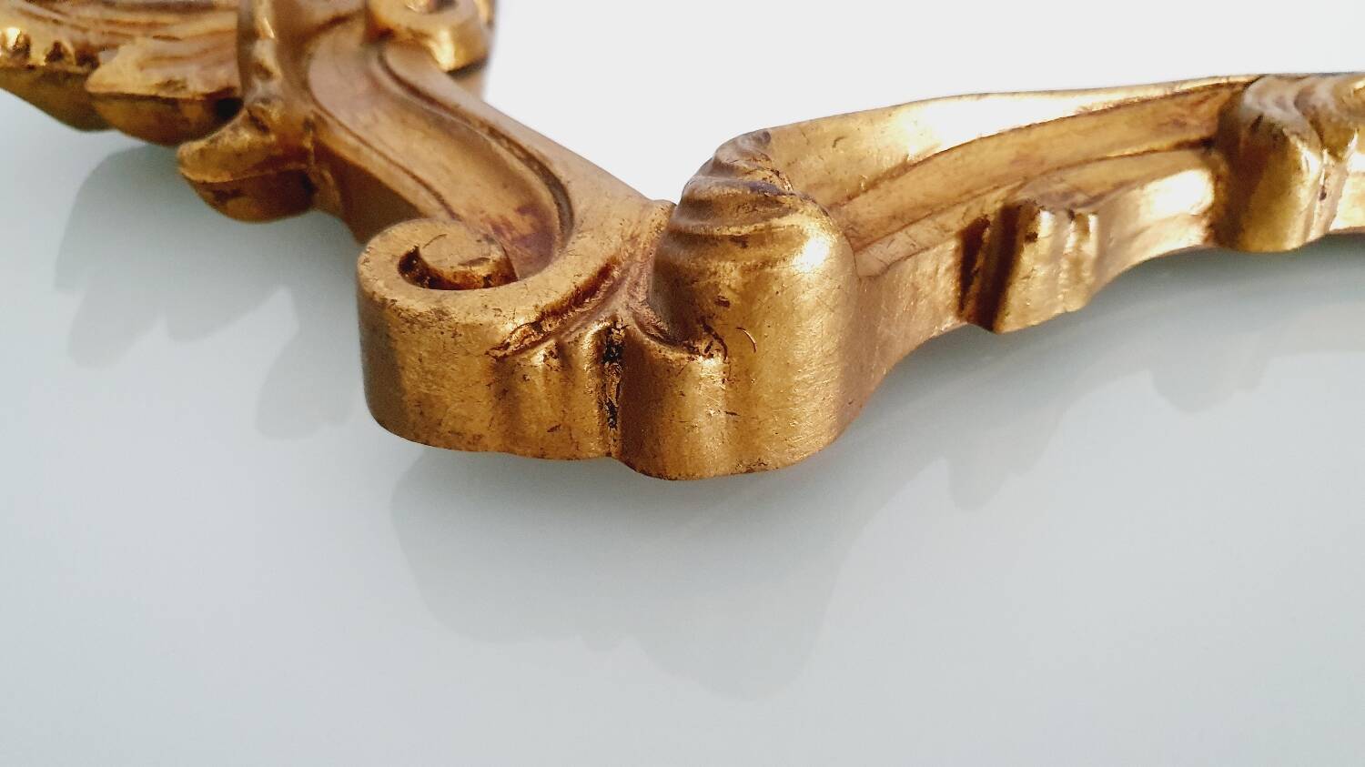 Baroque mirror gilded with gold leaf