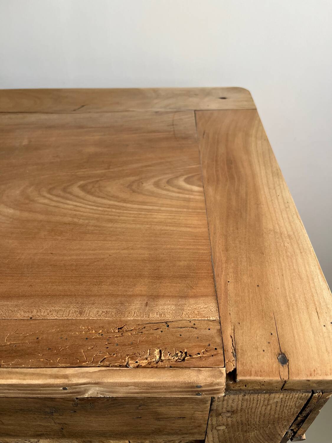 Commode ancienne, meuble de métier en orme massif