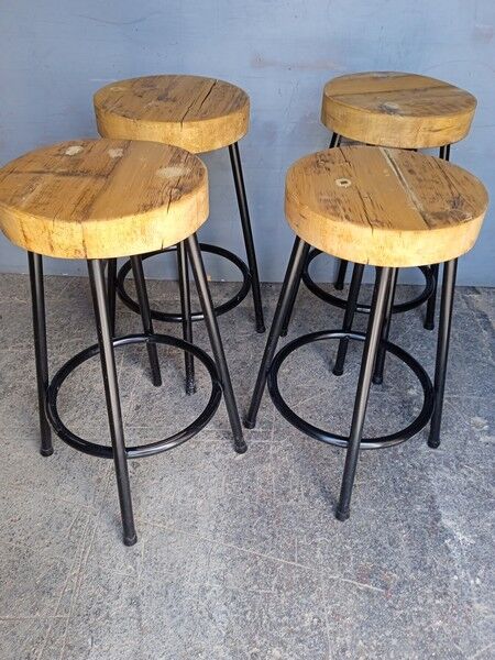 Lot 4 high bar stools wood and metal
