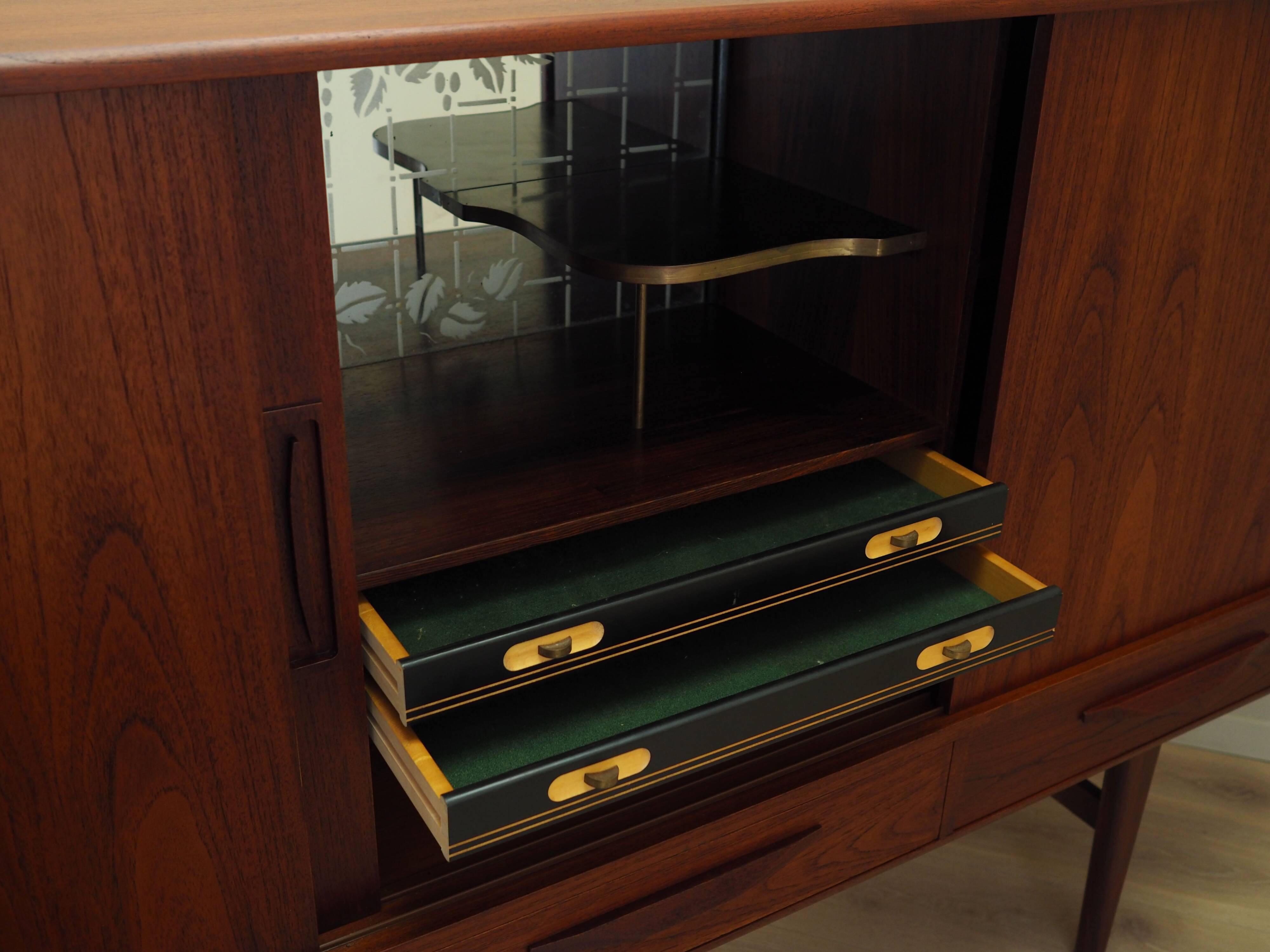 Buffet haut en teck, design danois, années 1970, fabriqué par ES Møbler