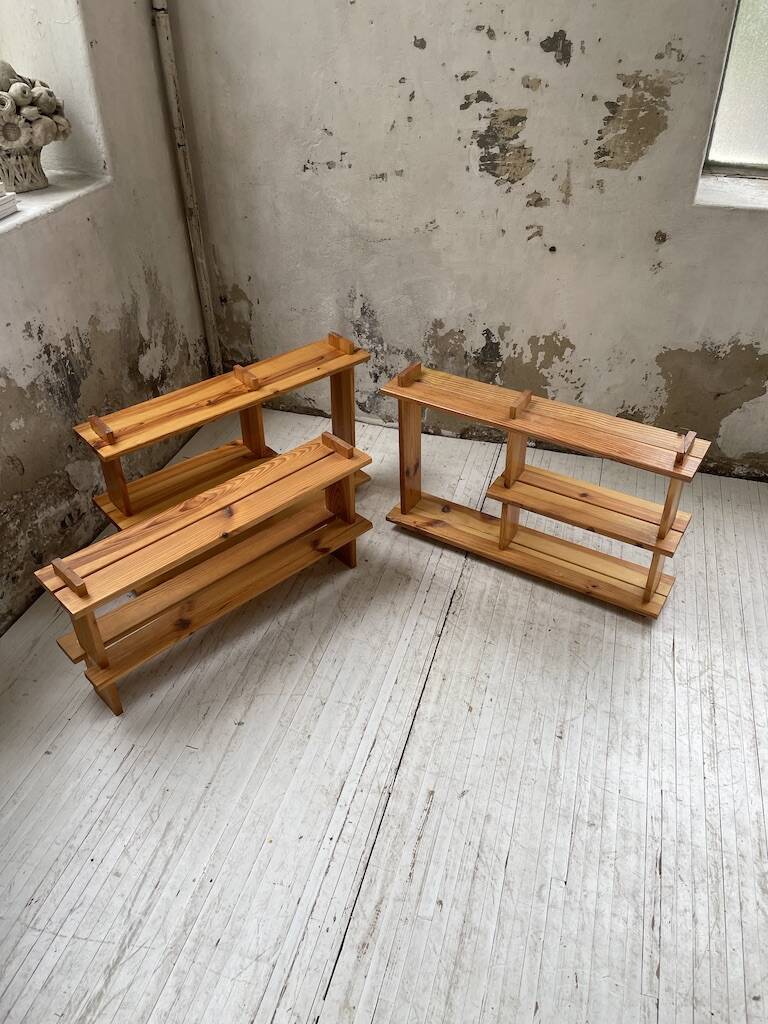 Trio d'étagères constructivistes en pin style Regain