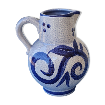 Salt sandstone pitcher