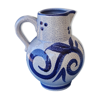 Salt sandstone pitcher