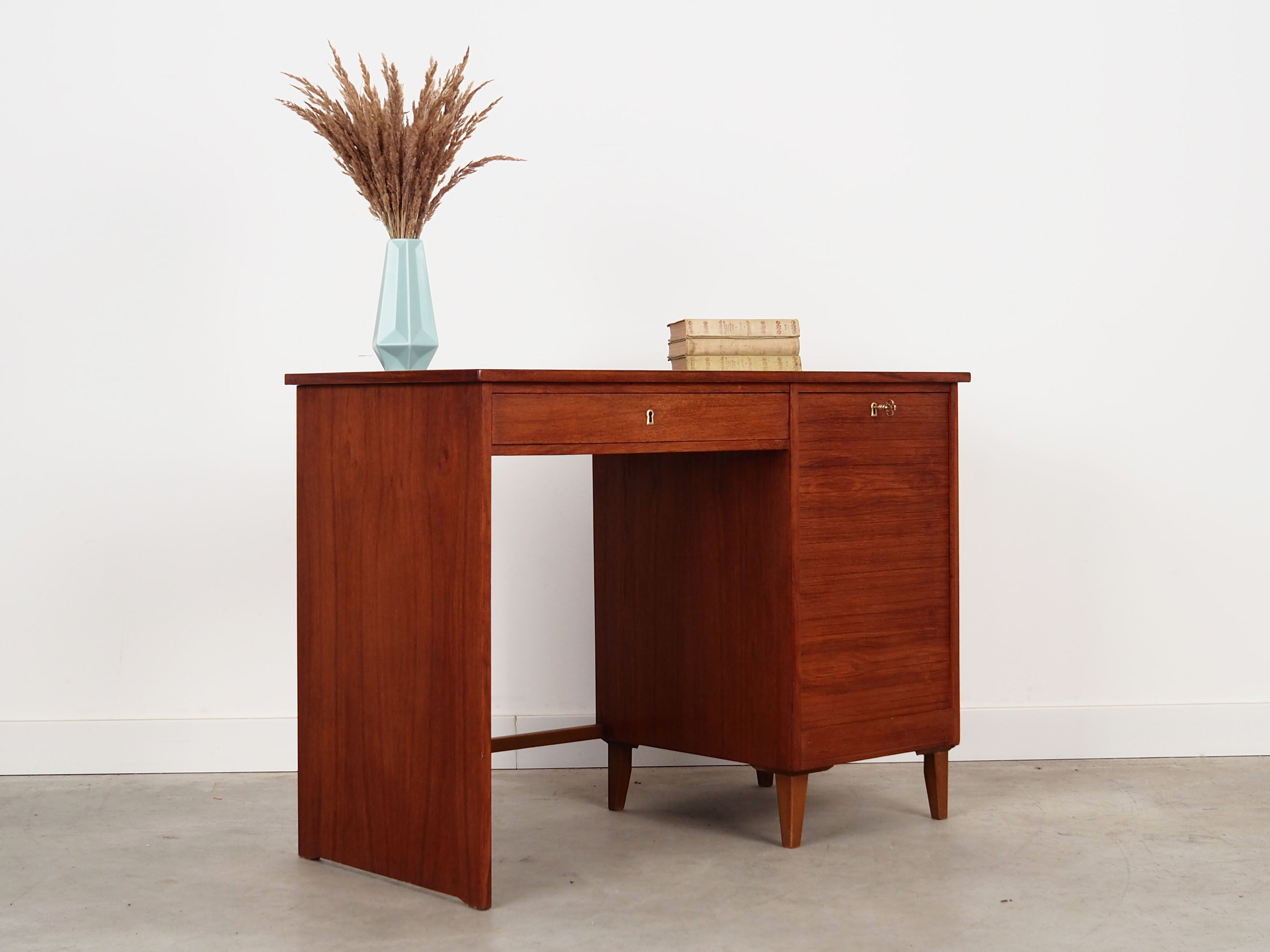 Bureau en teck, design danois, années 1960, production: Danemark