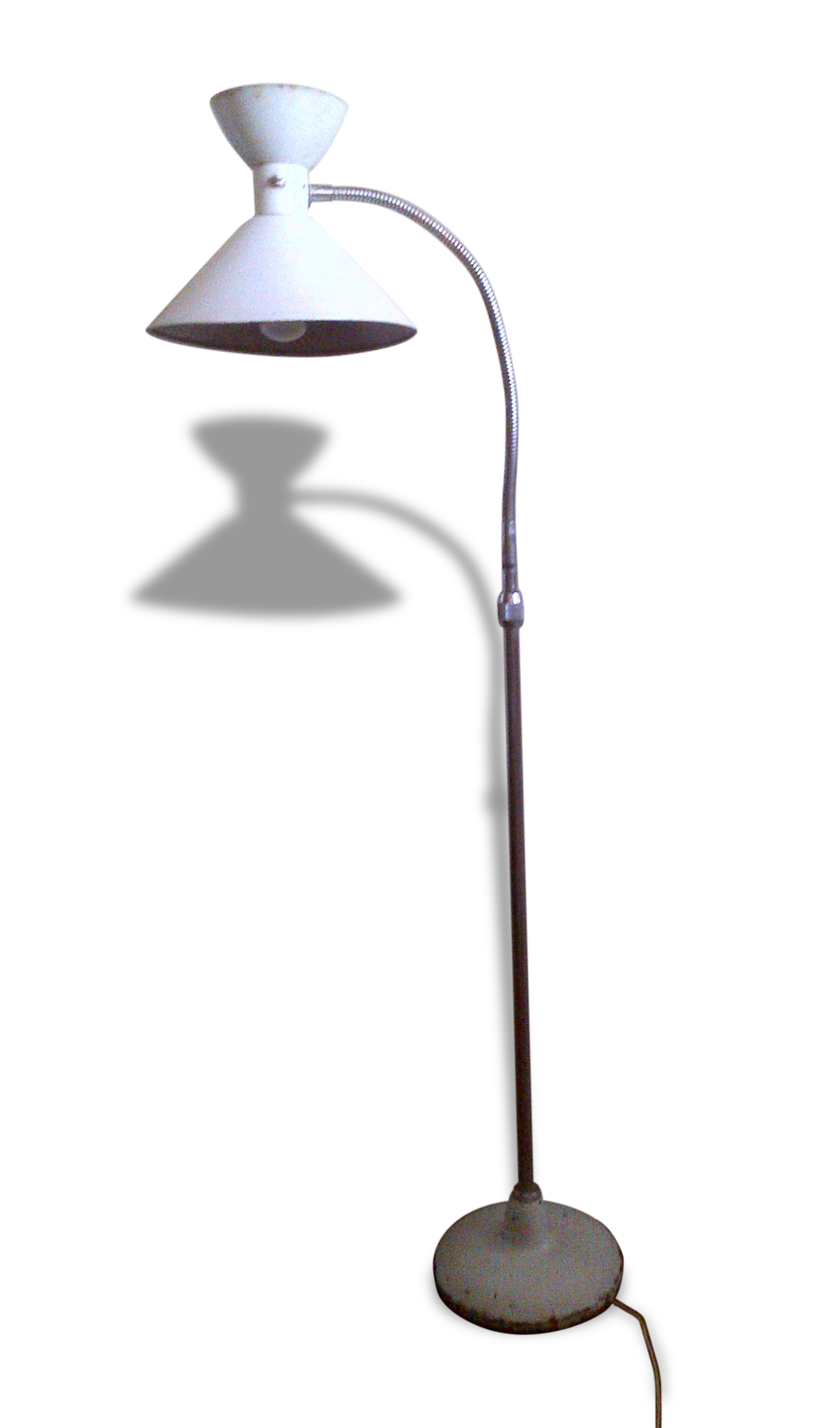 Lamppost casserole has double chalk white lacquered metal fire