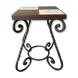 Pedestal table with vintage iron forging plants