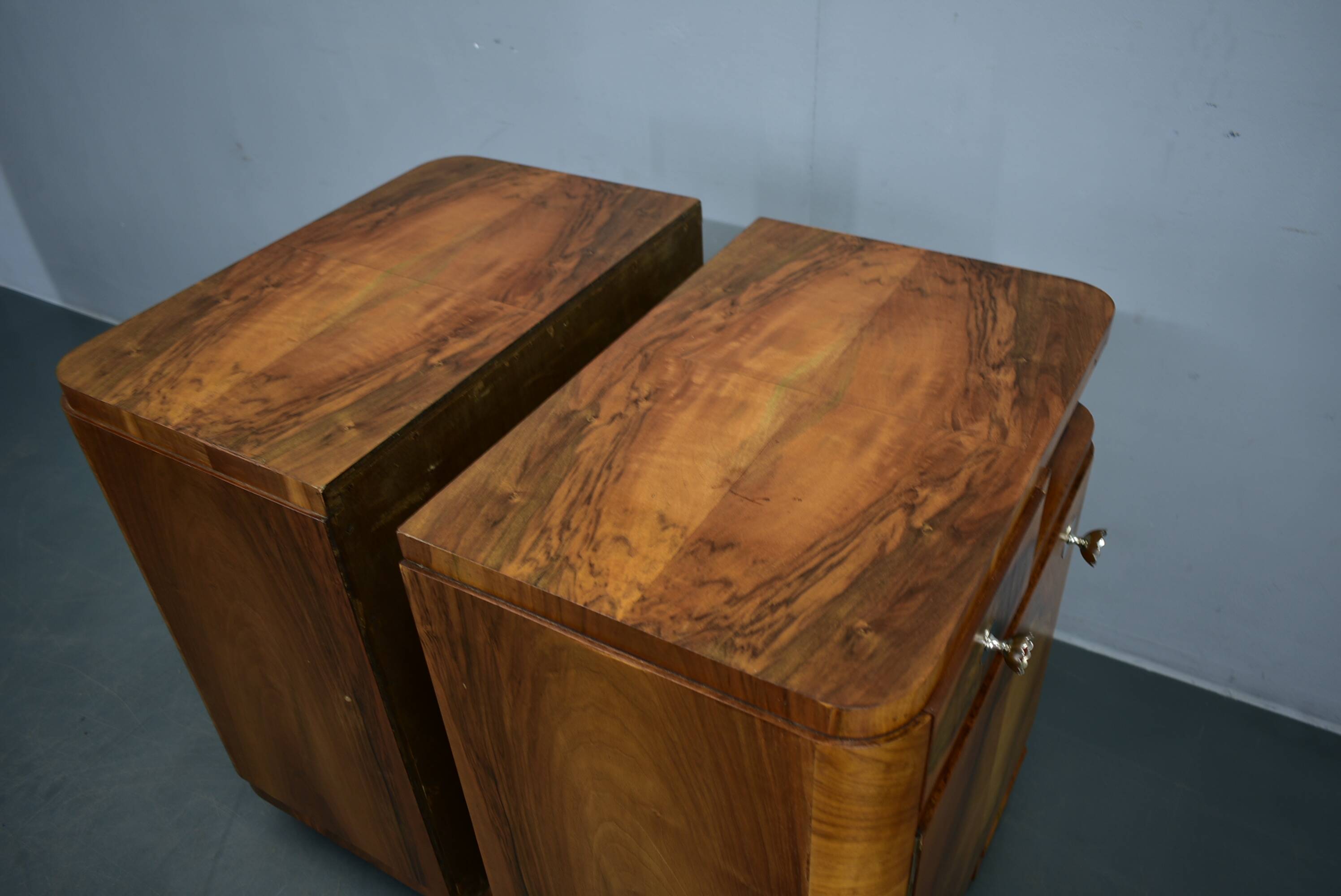 Table de chevet art déco des années 1937, Tchécoslovaquie