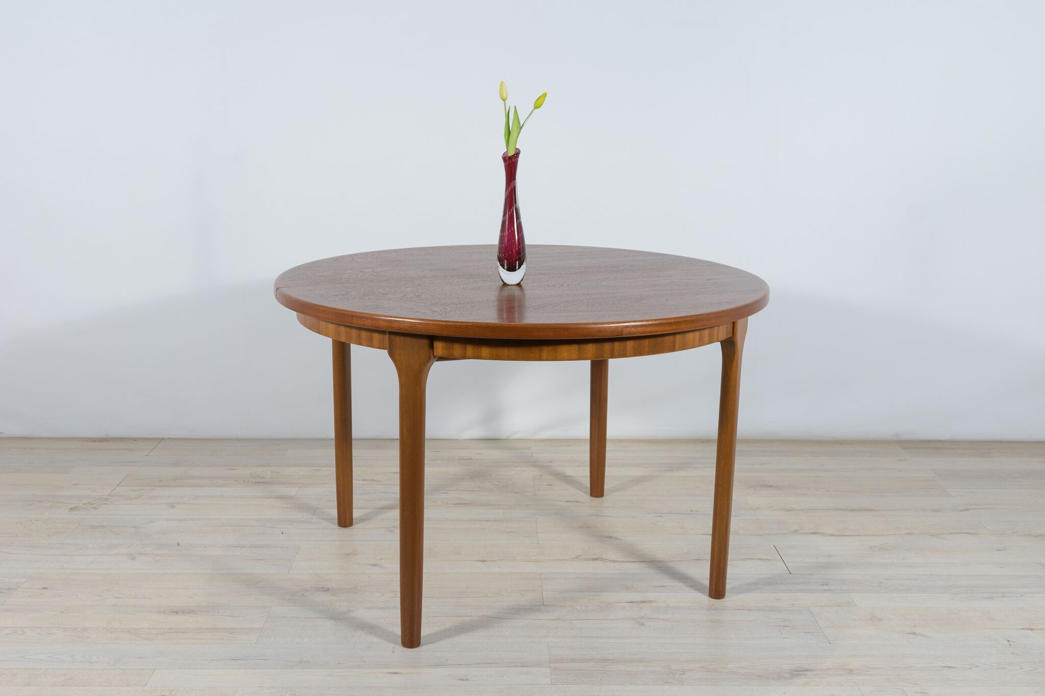 Round extendable dining table from McIntosh, 1960s