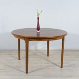 Round extendable dining table from McIntosh, 1960s