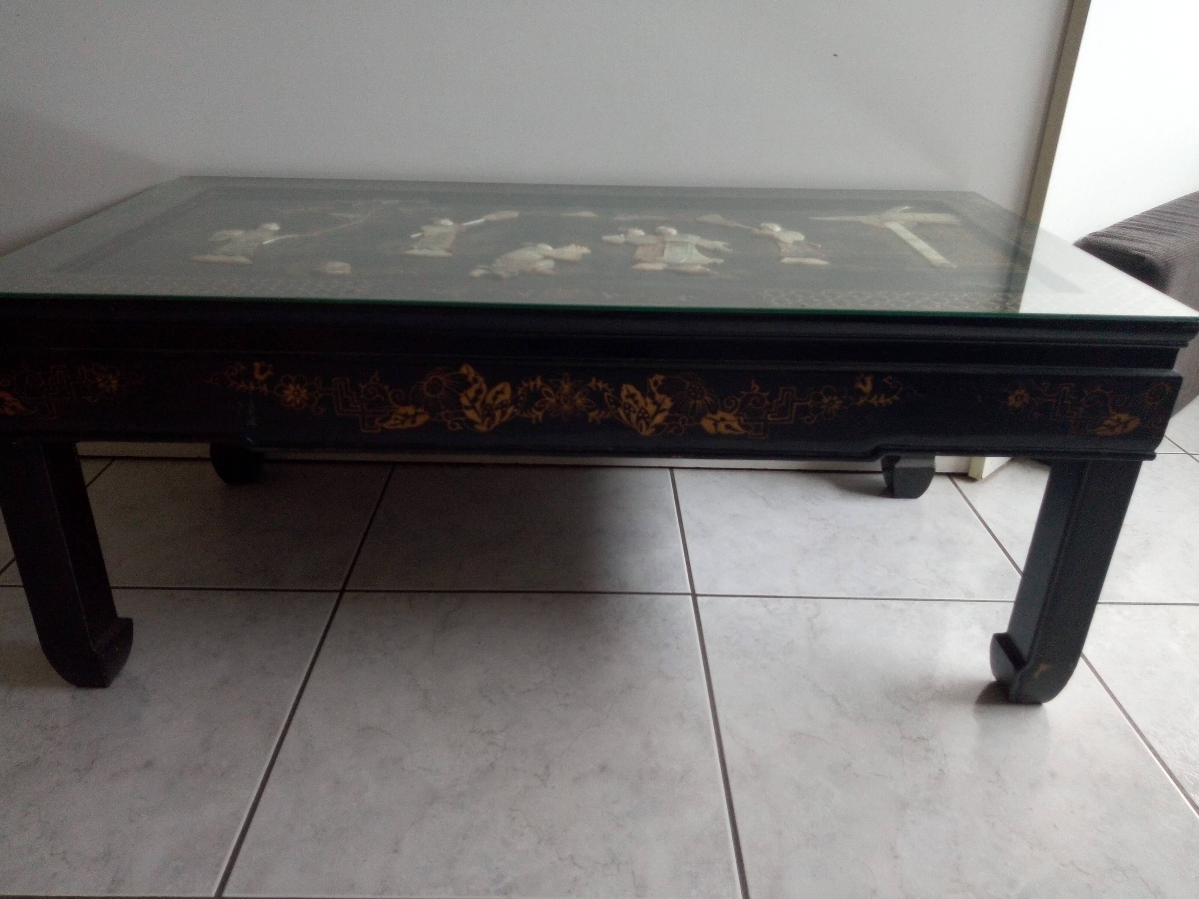 Table chinoise laquée ivoire et nacre pied pliant
