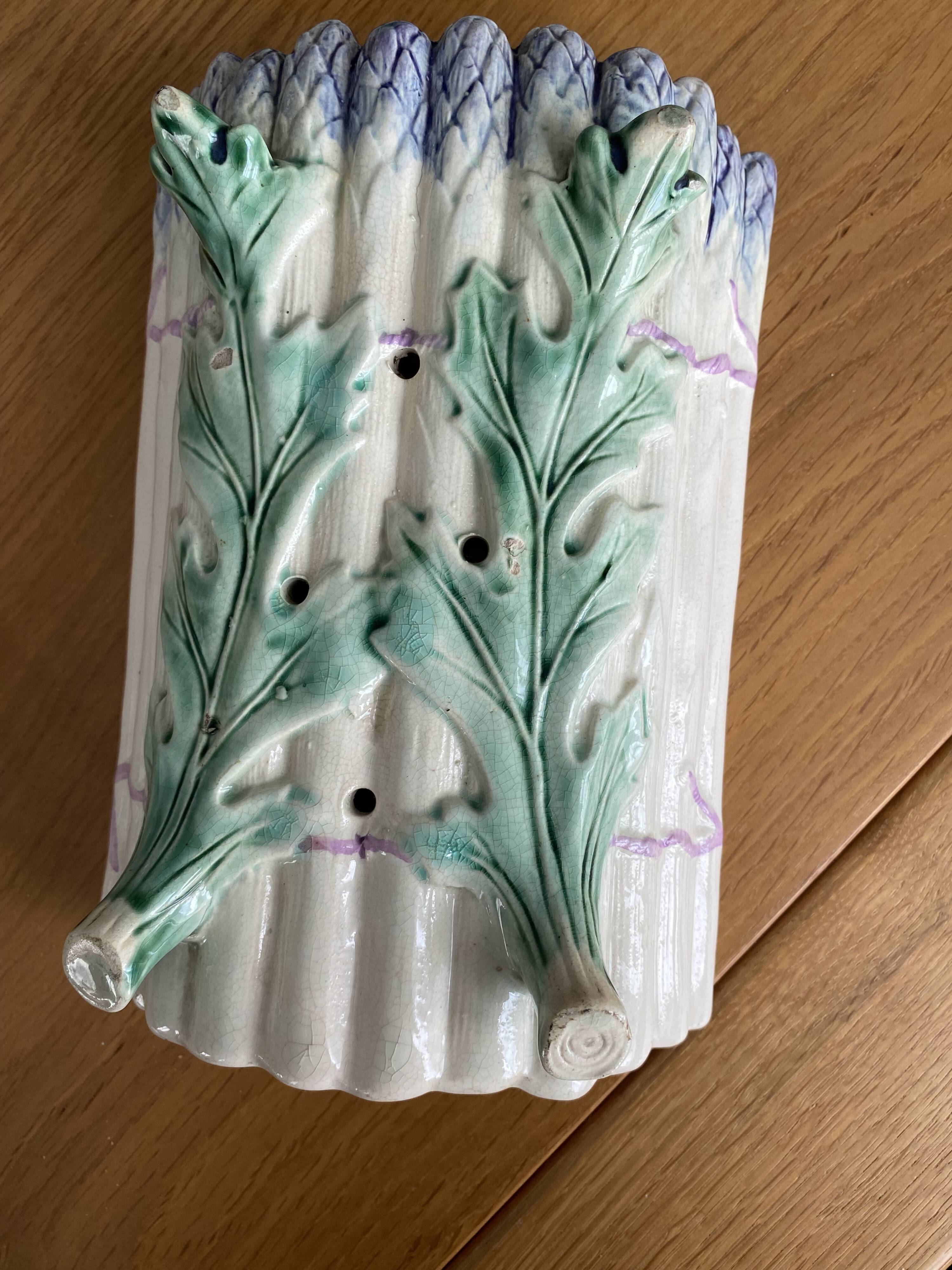 Asparagus dish with drainer