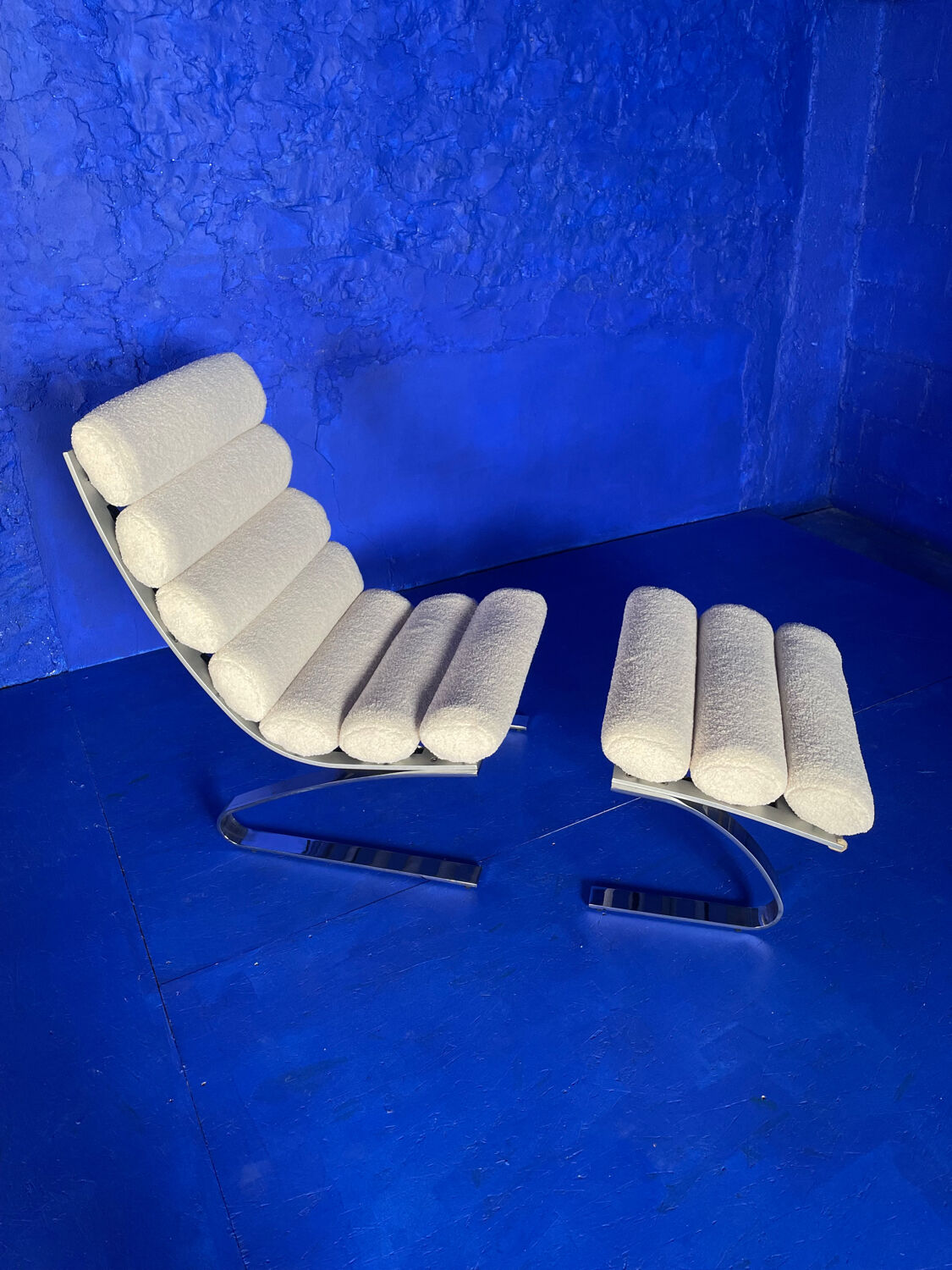 Design armchair and Ottoman sound