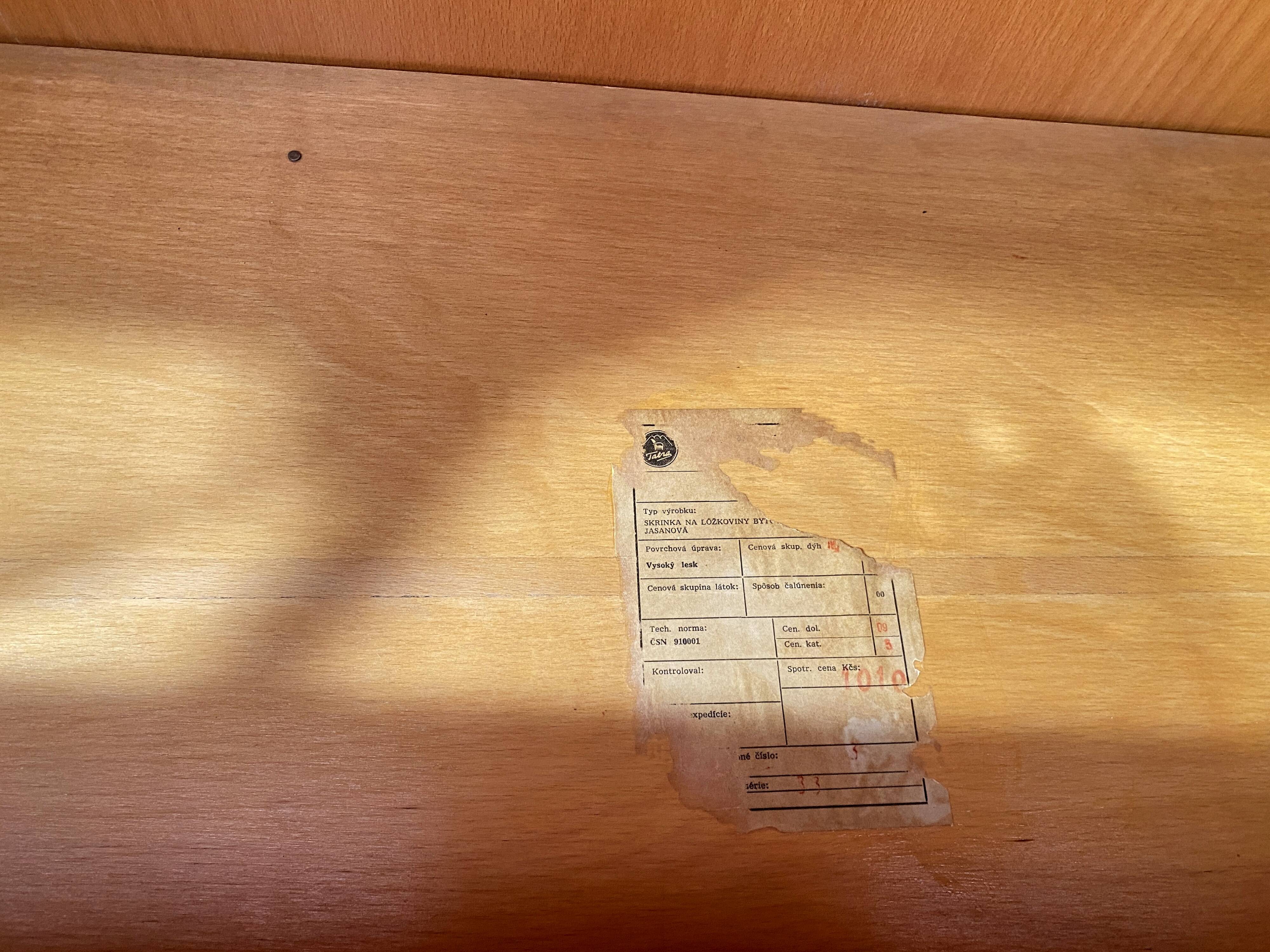 Commode vintage en bois de frêne par F.Jirák pour Tatra, 1960, Tchécoslovaquie