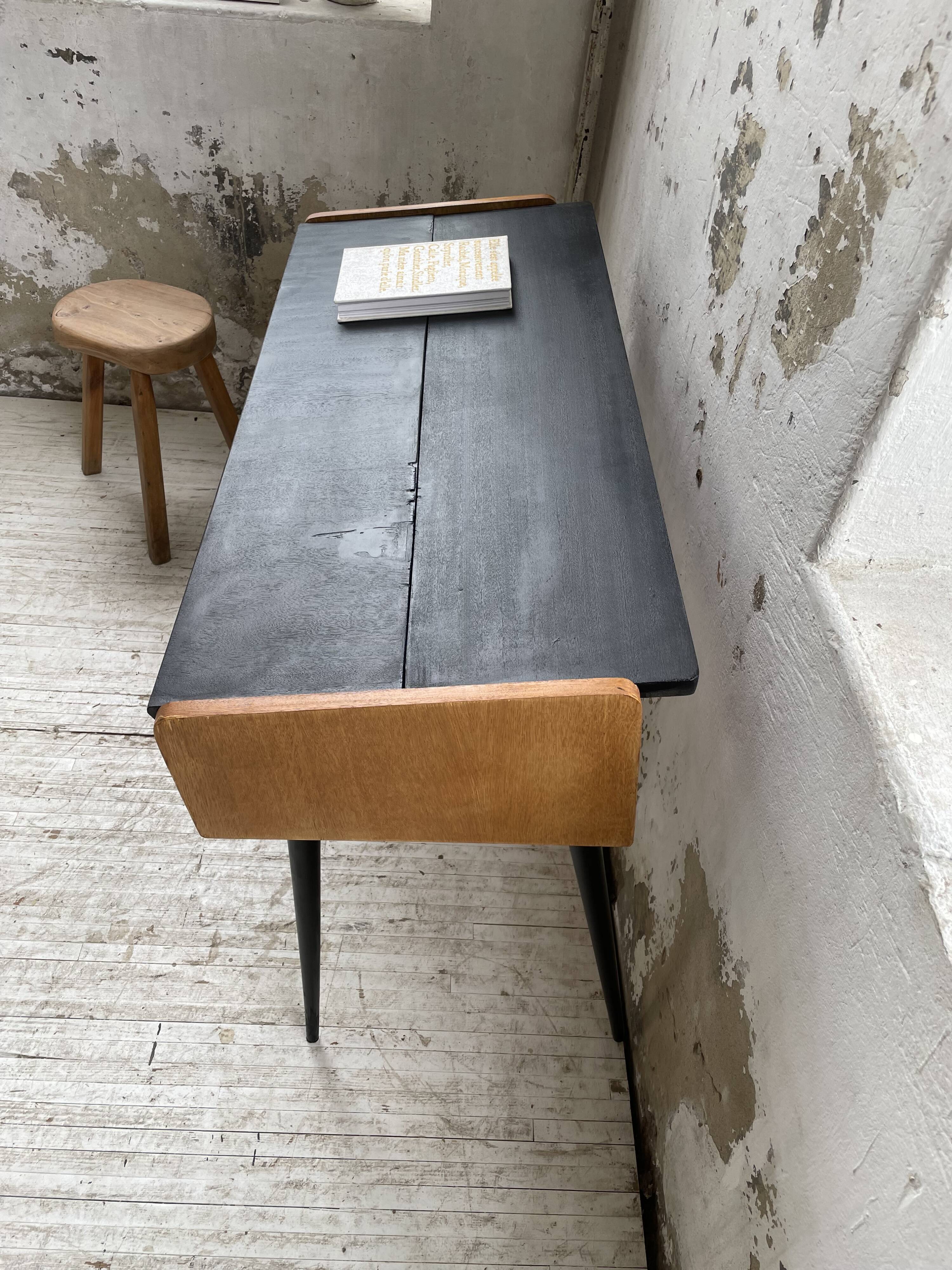 Console desktop feet compass 60s