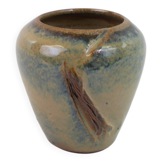 Vase en céramique émaillée beige et motifs abstraits en relief
