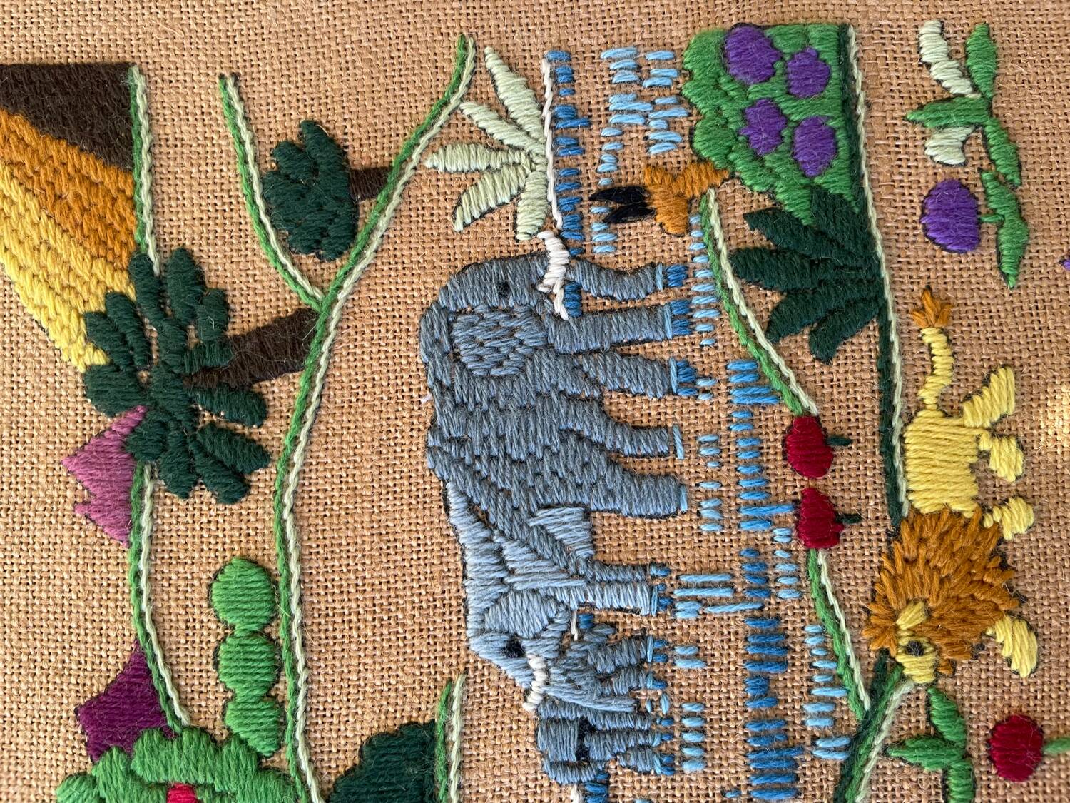 Broderie artisanale « Paradis terrestre »