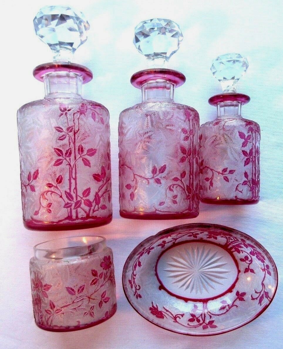 Flacon à parfum Baccarat dégagé à l'acide: Eglantier rouge
