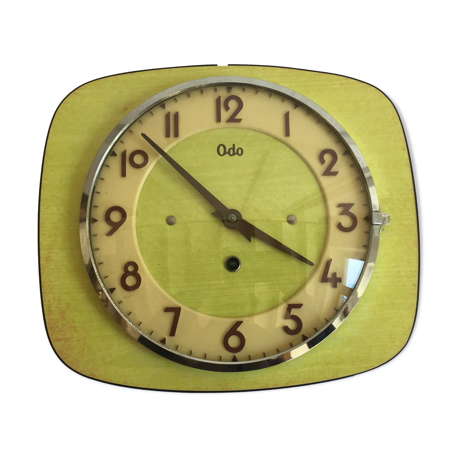 Yellow formica clock pendule