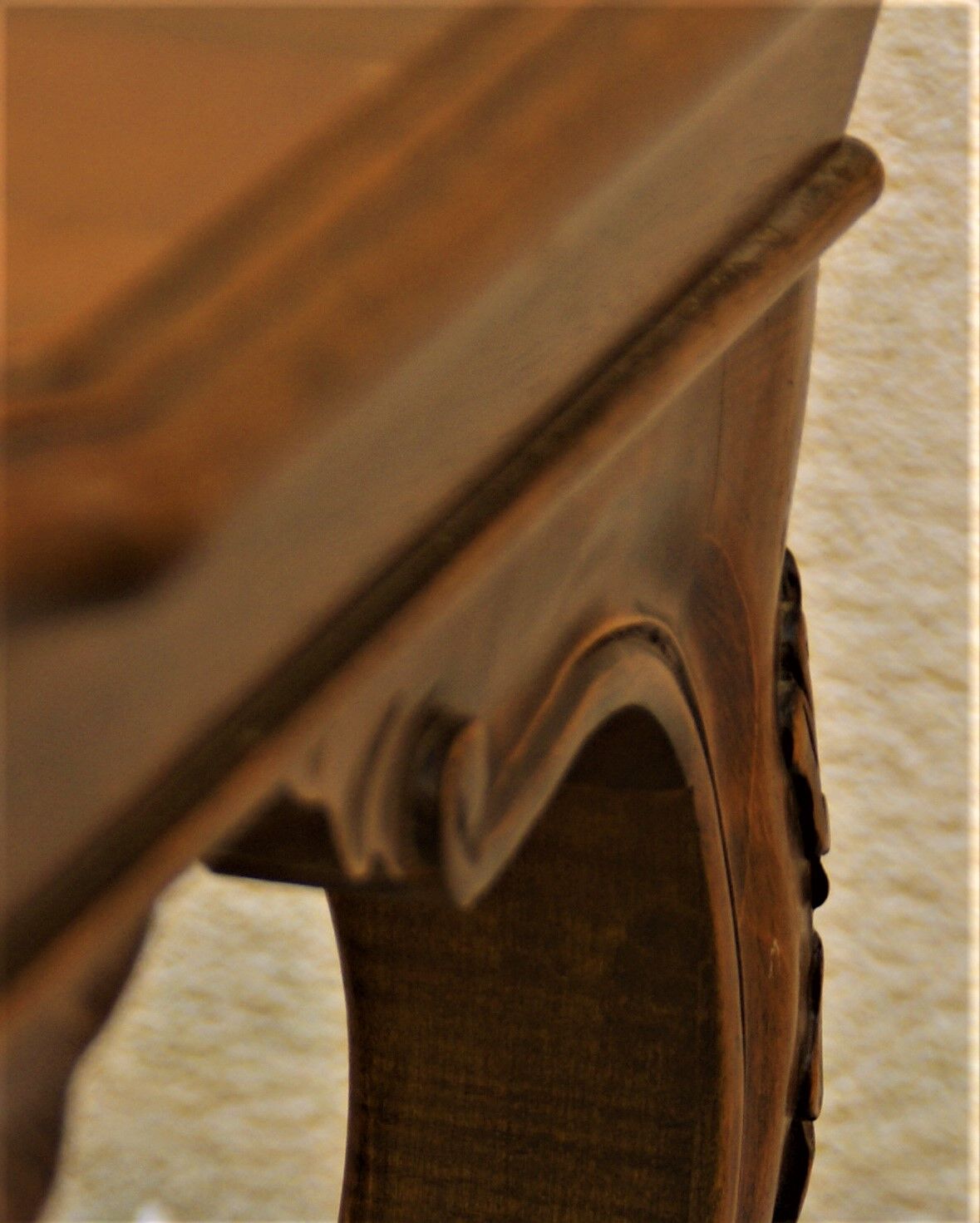 Italian wooden coffee table with marquetry inlaid top