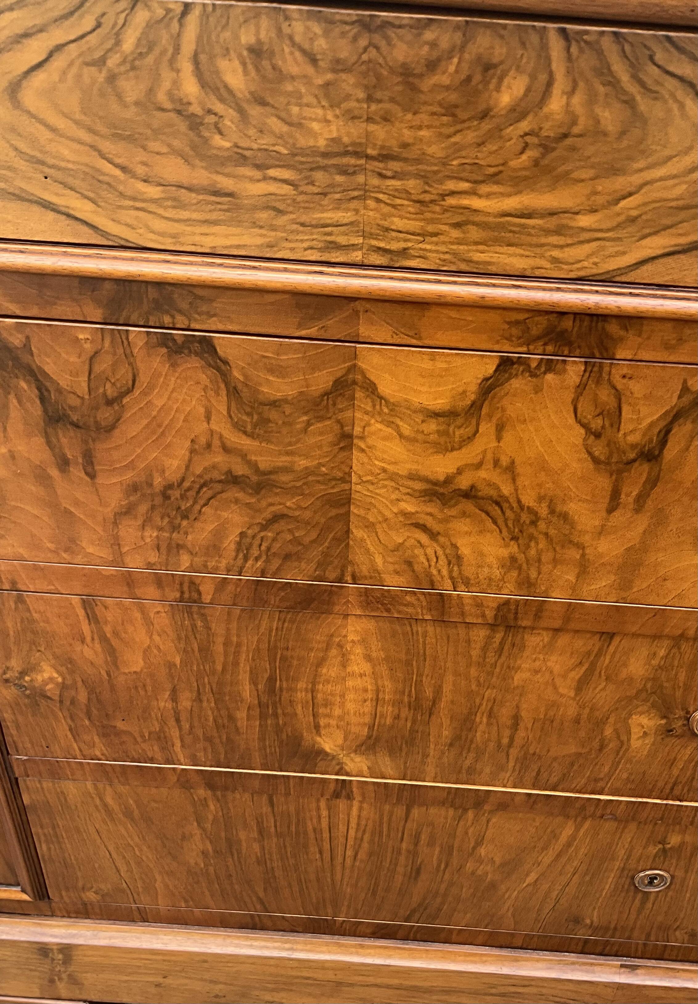 Louis-Philippe chest of drawers in burr walnut – Late 19th century