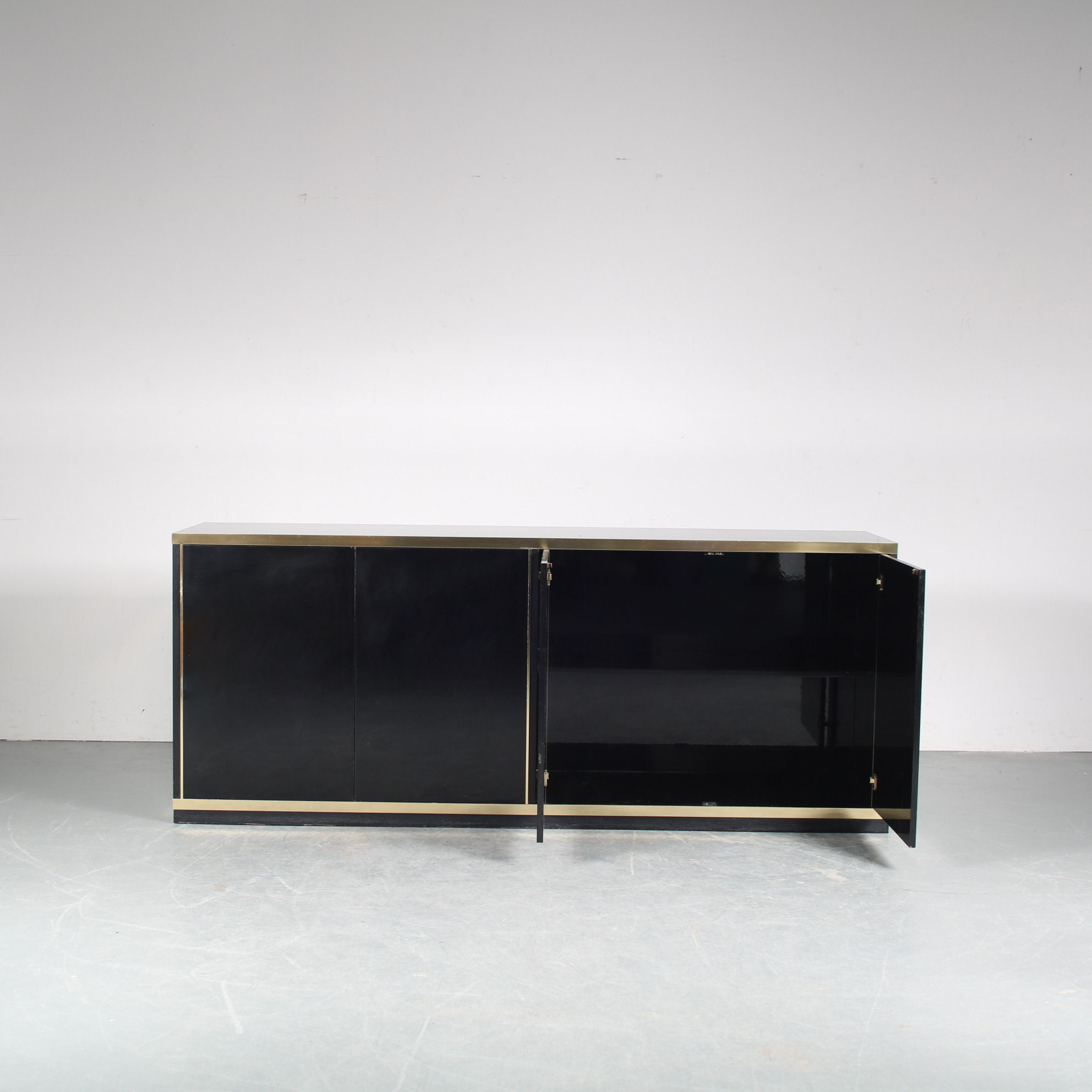 1970s Glossy Italian sideboard