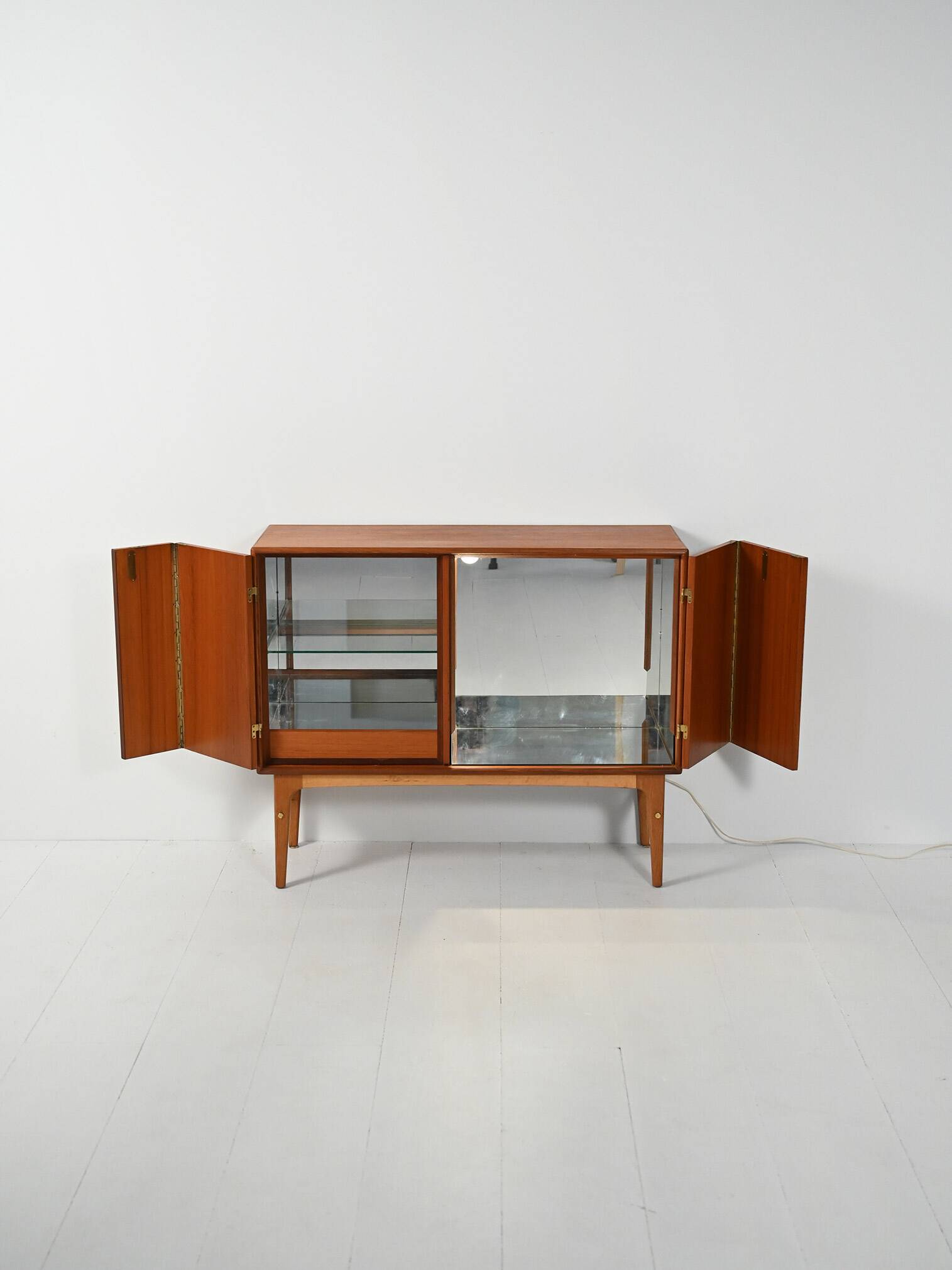 Meuble bar scandinave en teck des années 1950