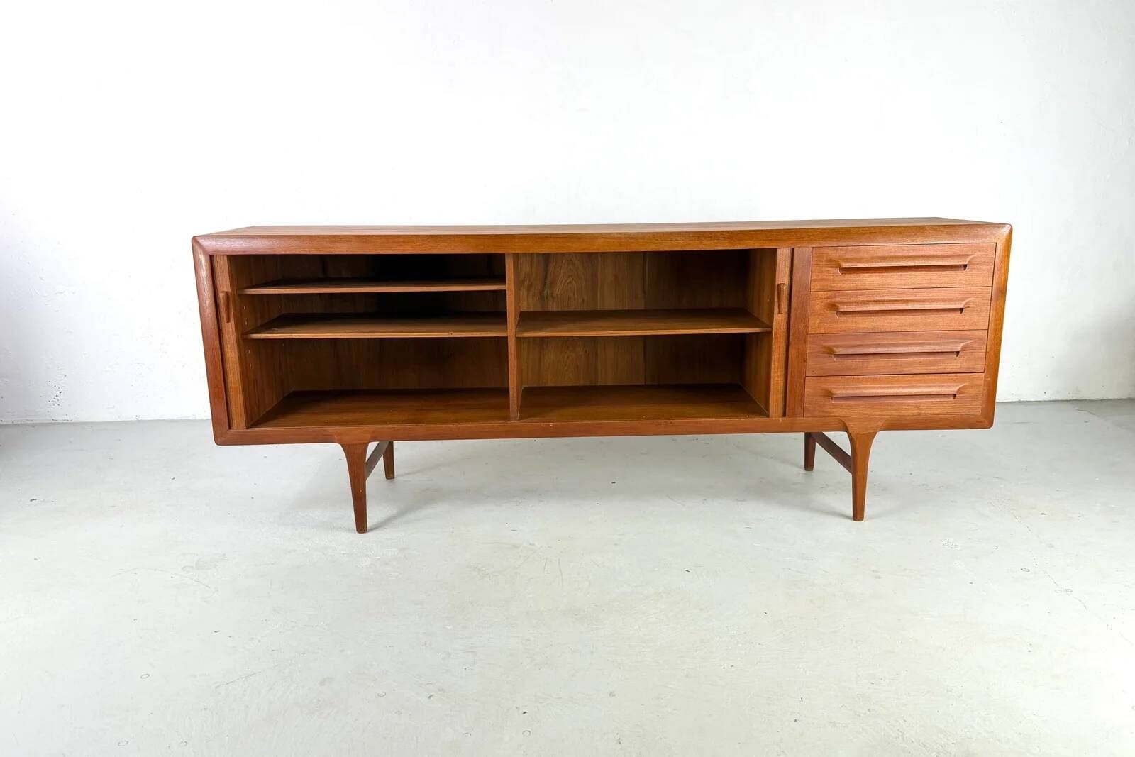 Enfilade FA32 by Ib Kofod-Larsen for Faarup – 1960s