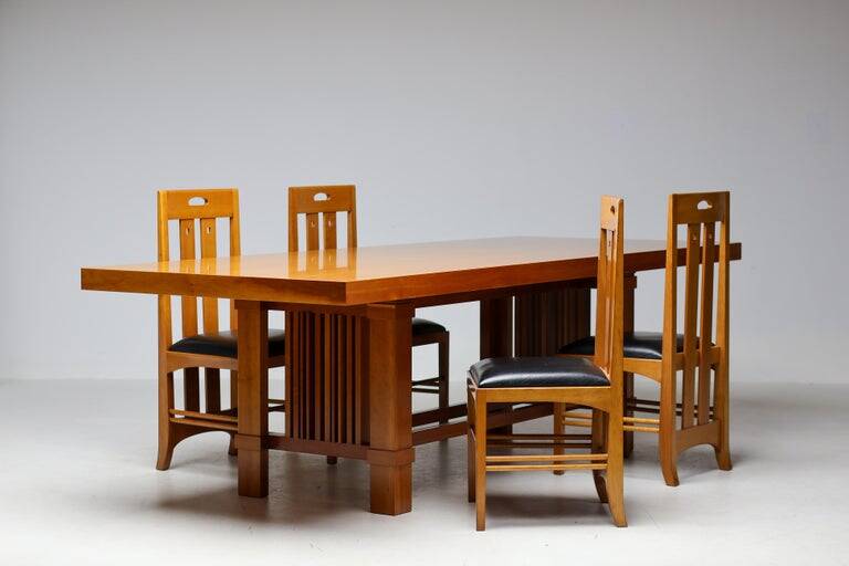 Table Frank Lloyd Wright ‘608 Taliesin’ + four Mackintosh chairs “309 Ingram”