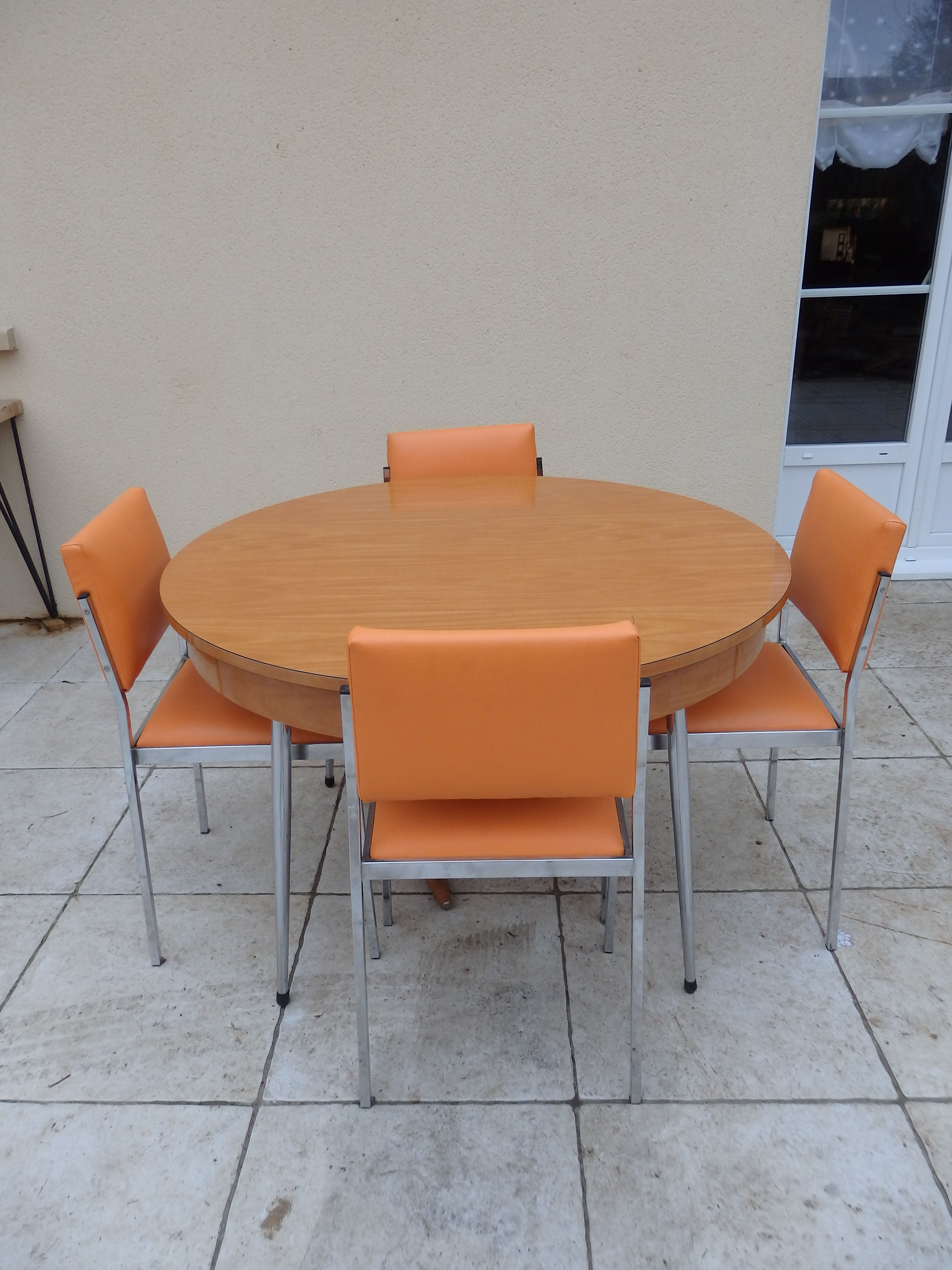 Table is kitchen chairs orange formica vintage year 60 70
