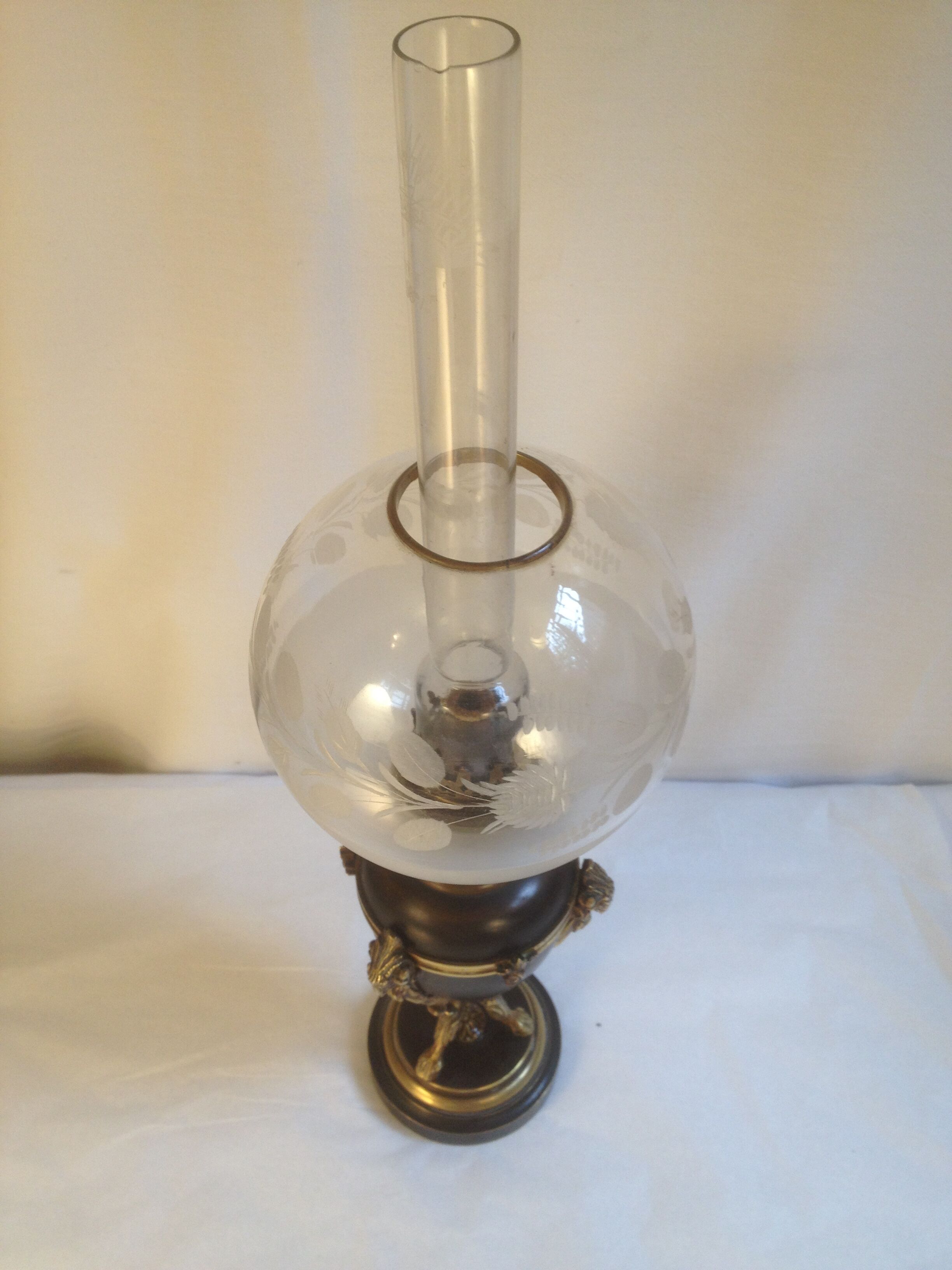 Oil lamp with engraved globe in Napoleon III style