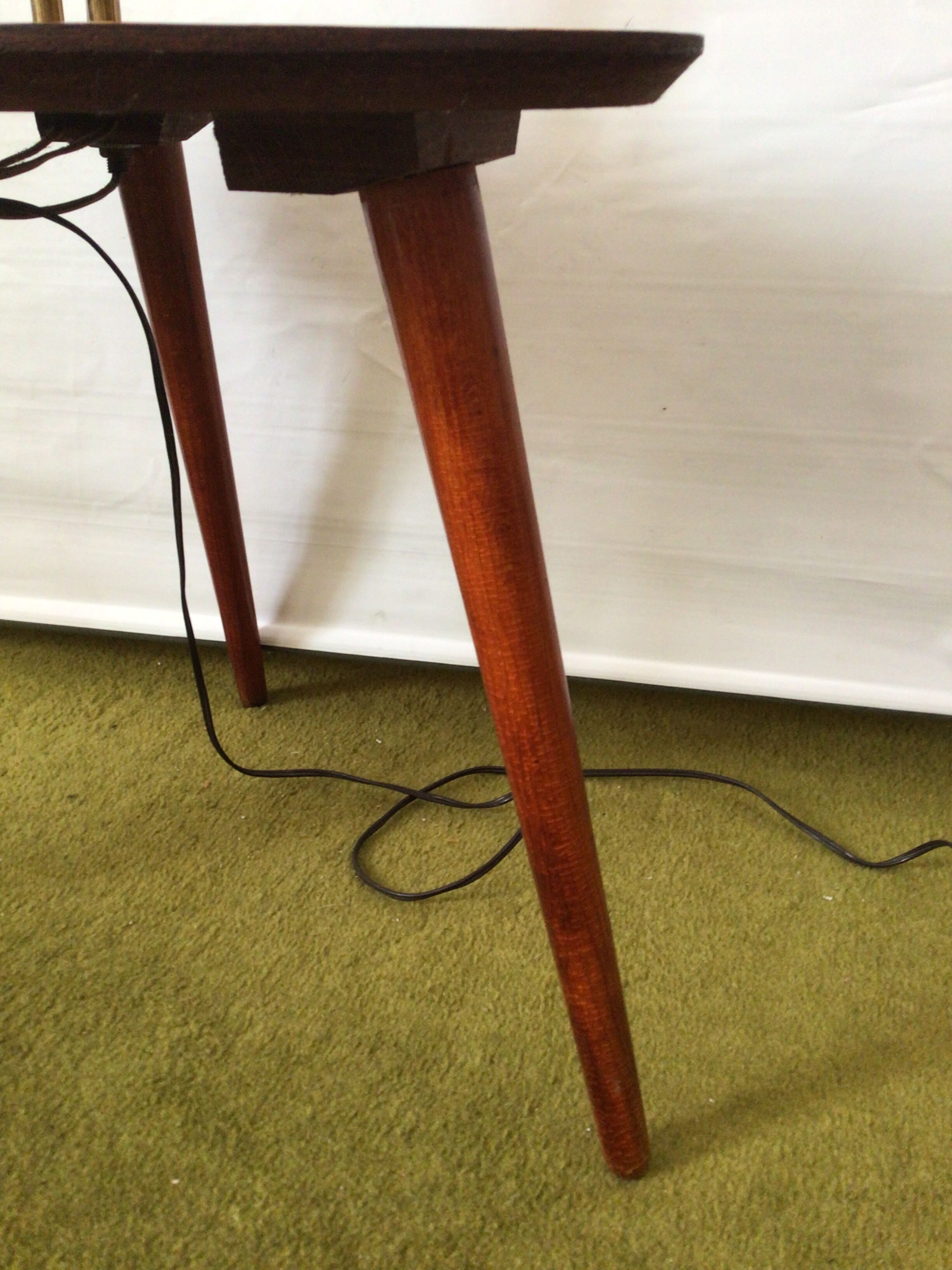 Floor lamp table