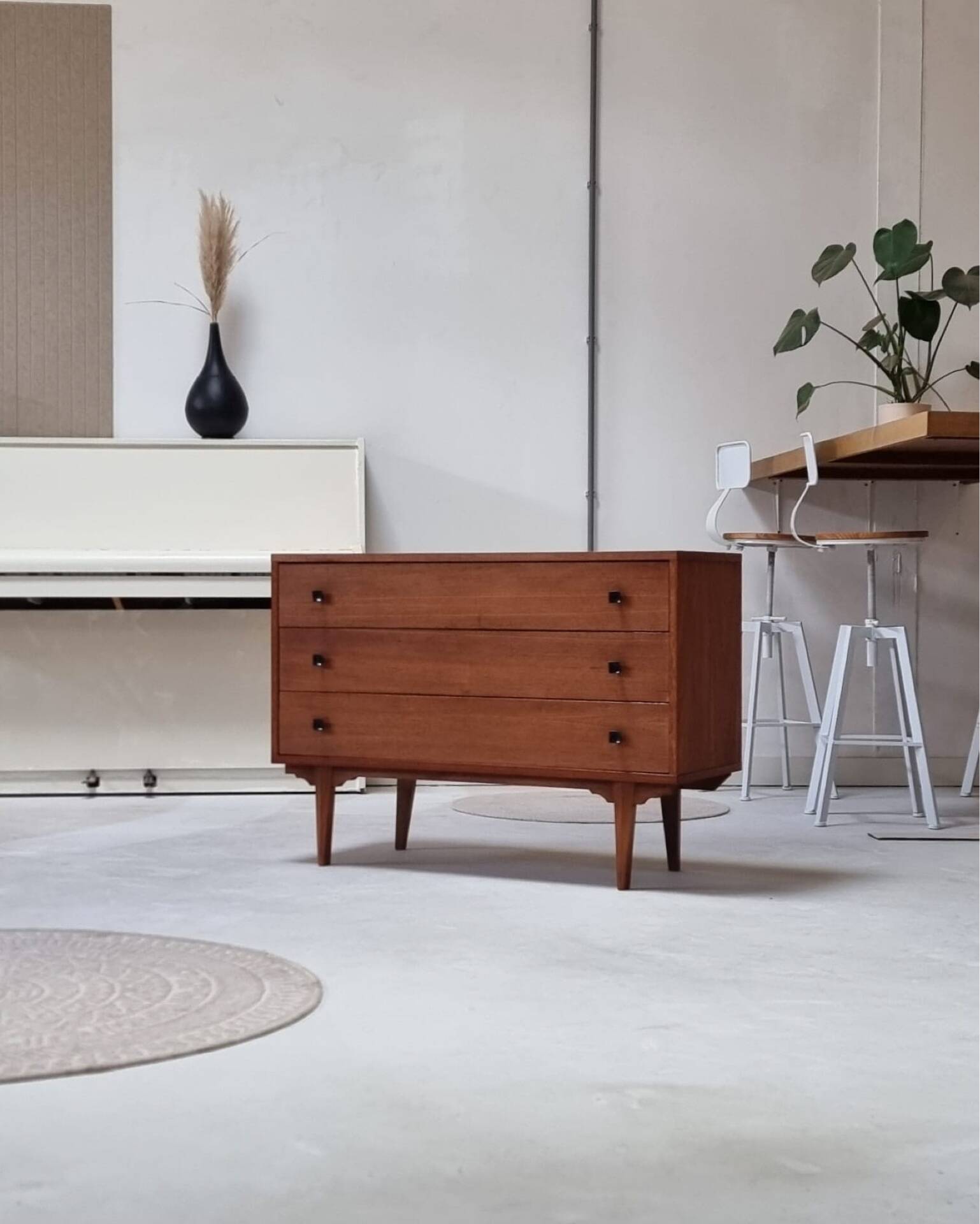 Mid-century drawer cabinet