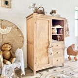 Asymmetrical Parisian wardrobe