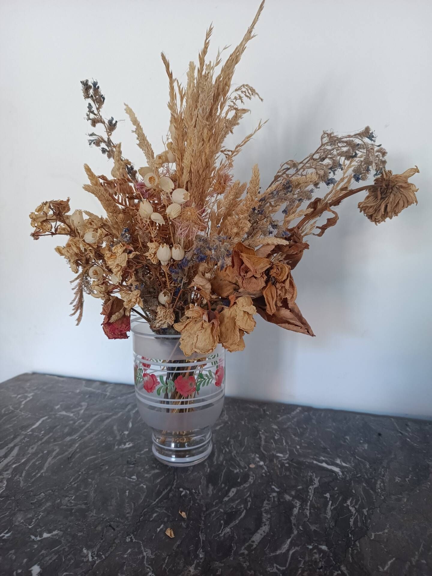 Vintage vase from the 1950s – Frosted glass with hand-painted decorations
