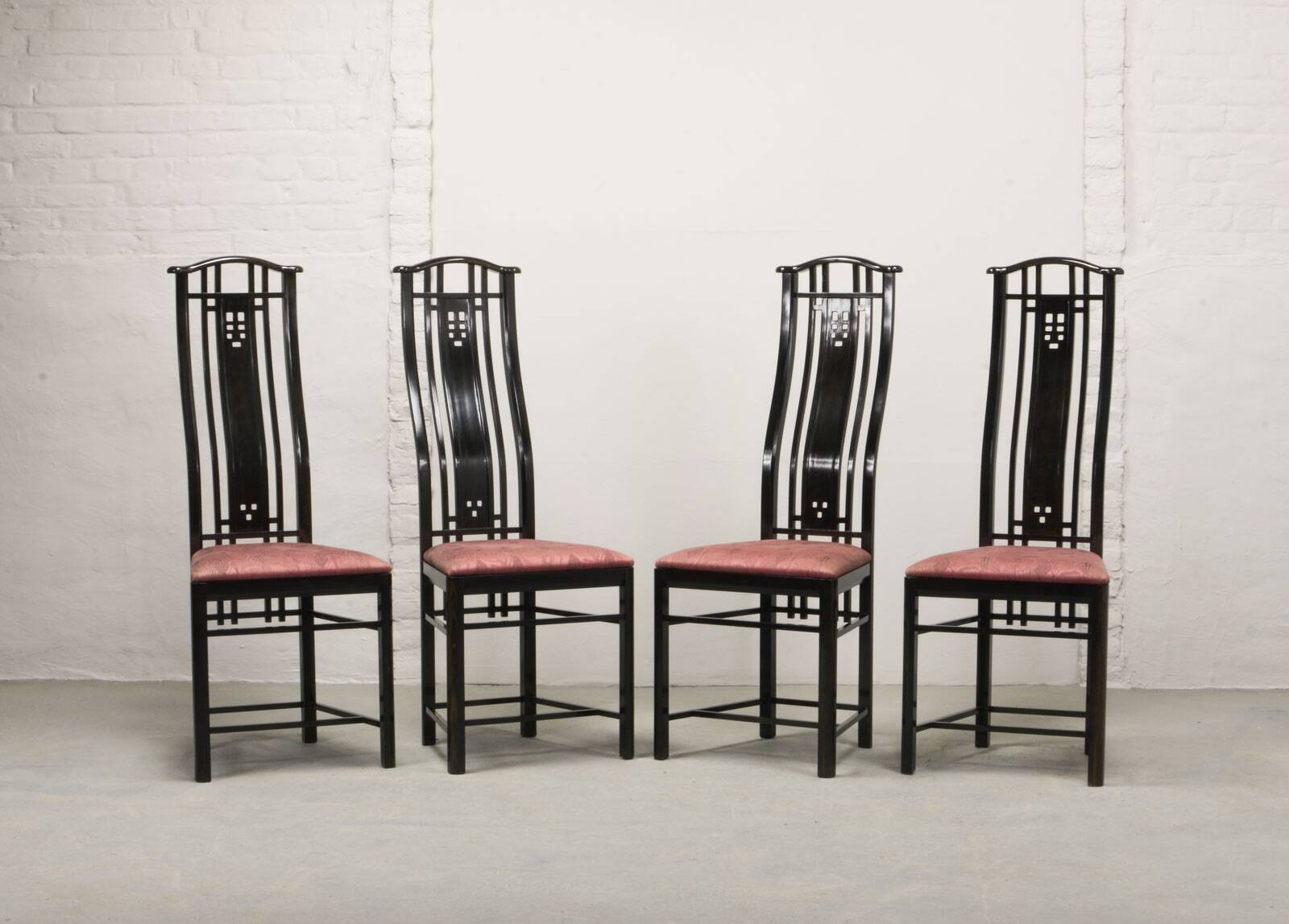 Giorgetti Italian Design High Back Dining Chairs with Pink Upholstery 1980s