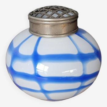 Ancien vase pique fleurs en verre blanc et bleu