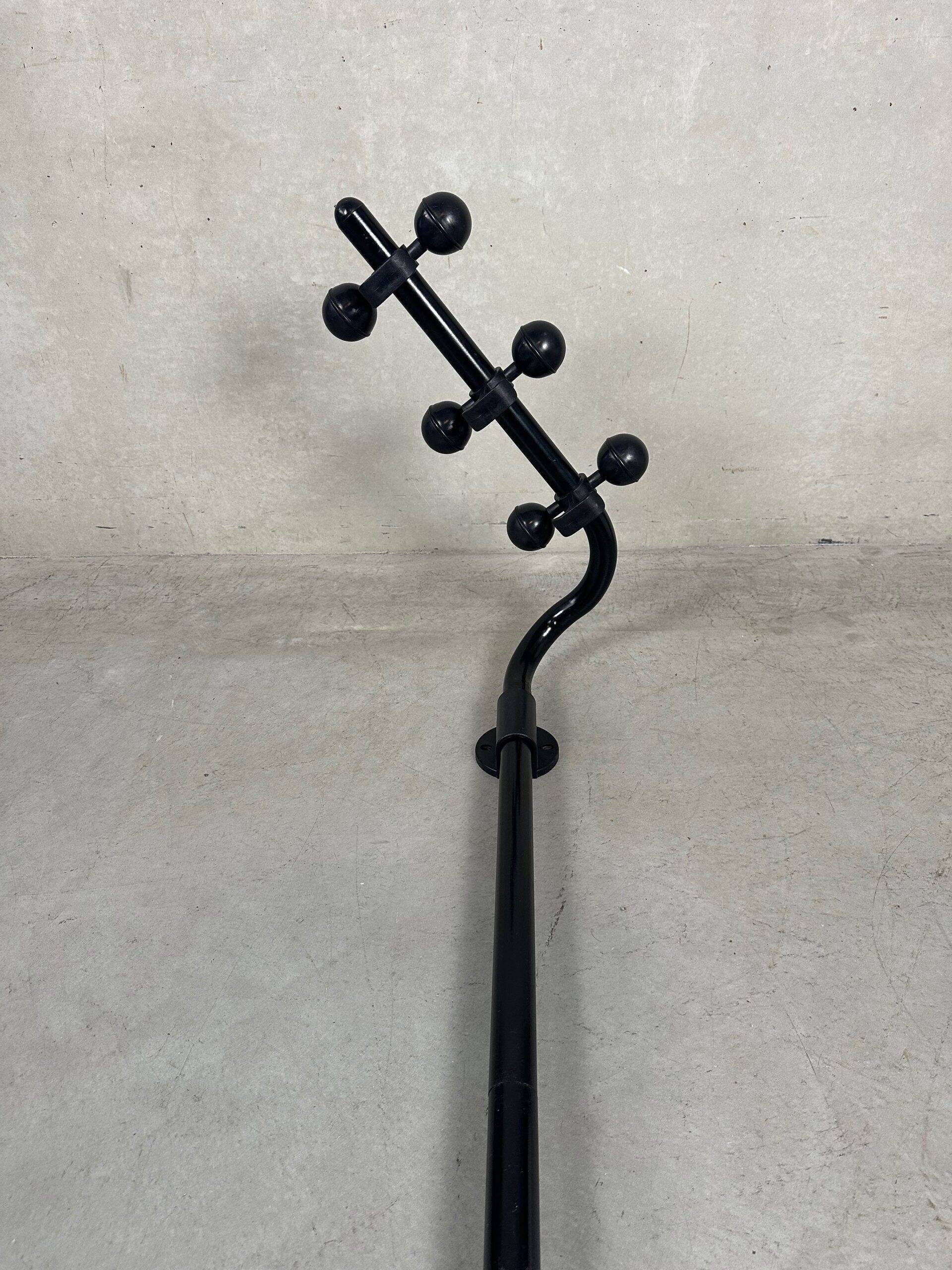 Design Giro wall coat rack – Magis – 1978